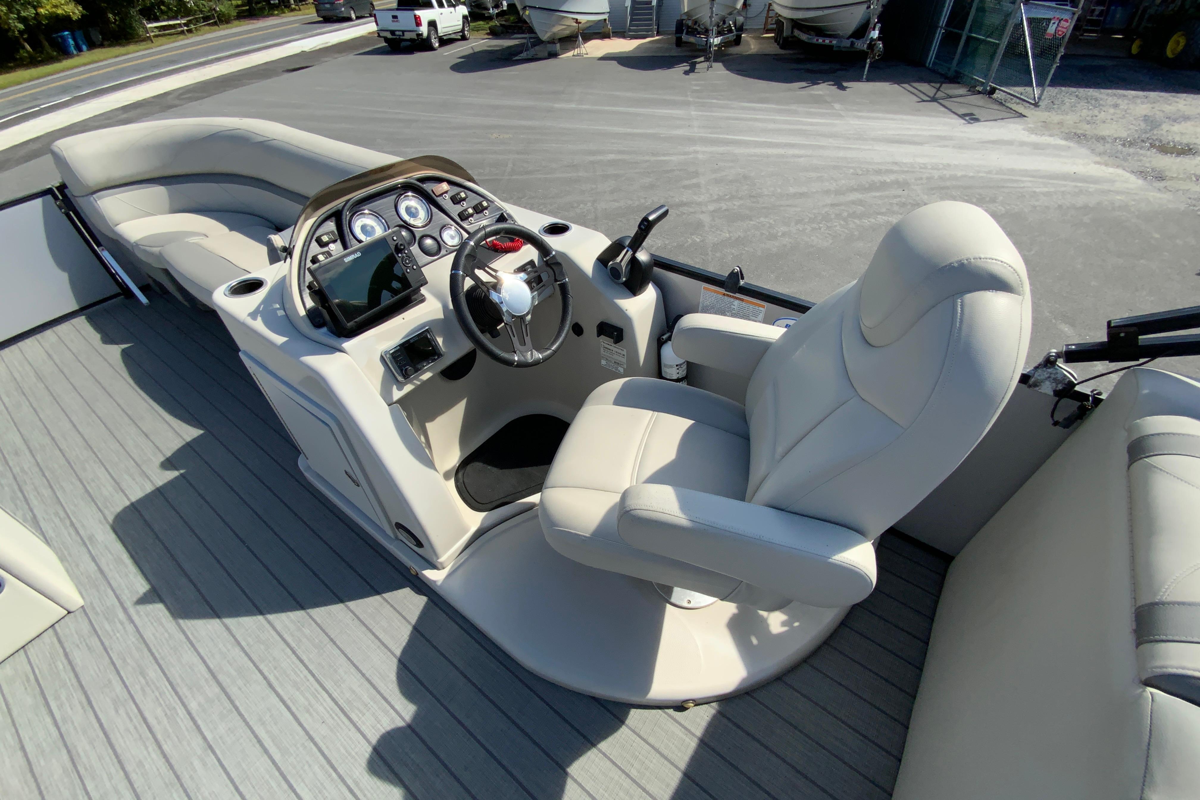 2019 Sunchaser Geneva Cruise 24 LR DH Sport-15