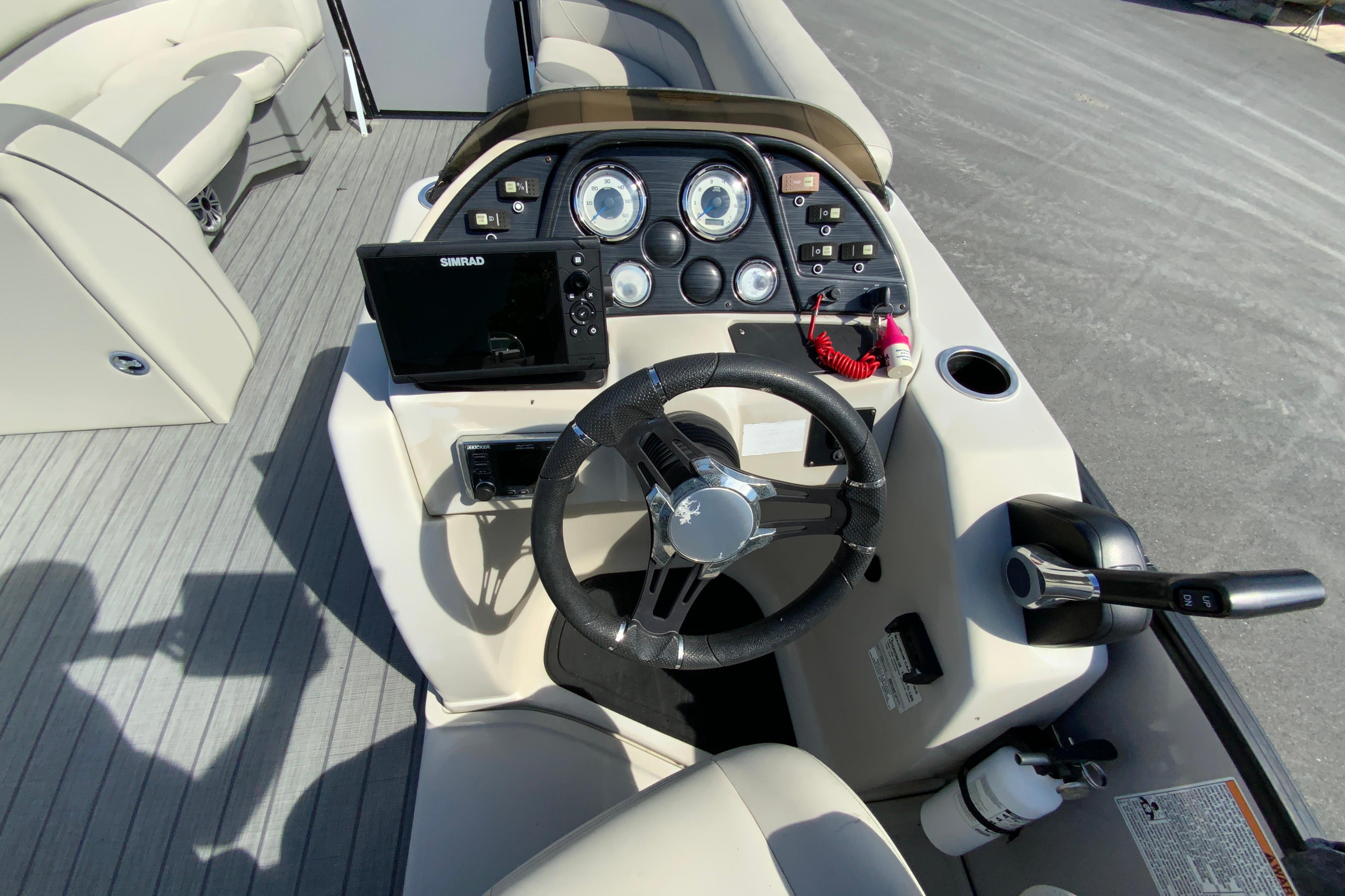 2019 Sunchaser Geneva Cruise 24 LR DH Sport-16
