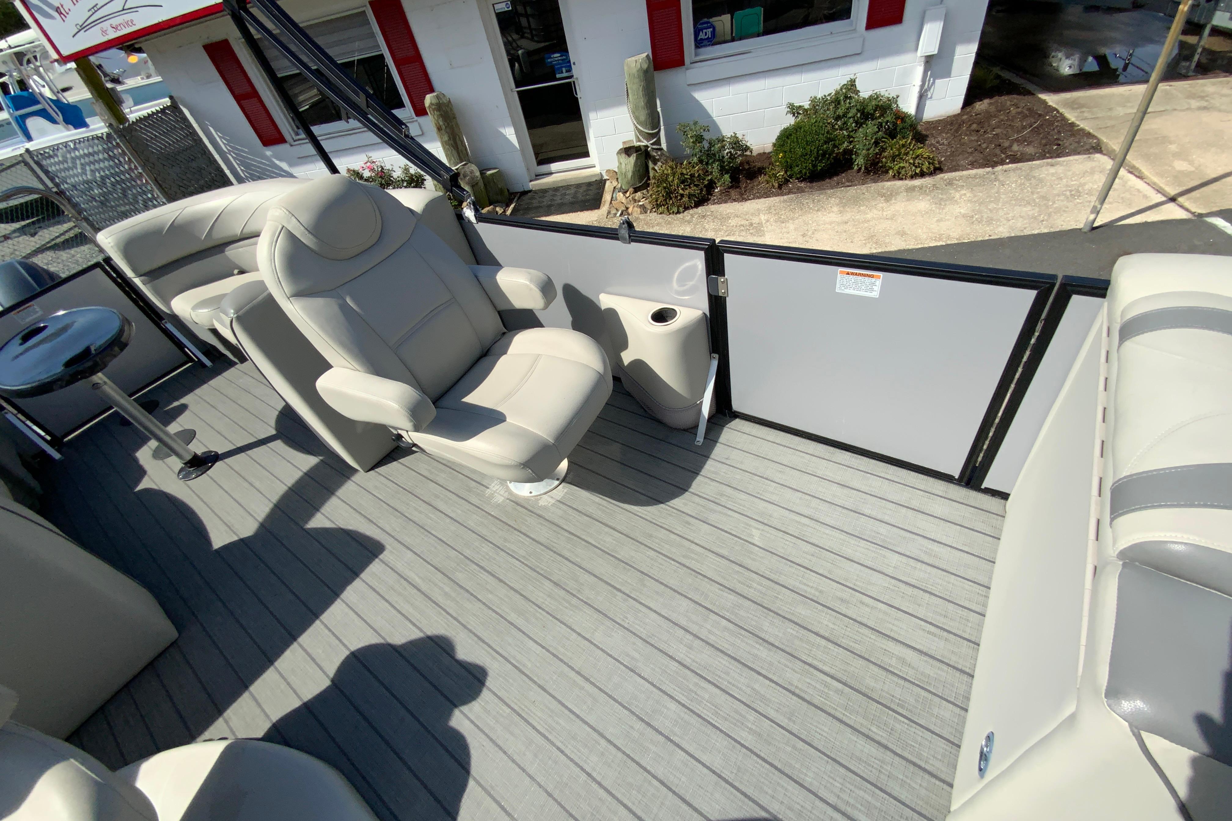 2019 Sunchaser Geneva Cruise 24 LR DH Sport-17