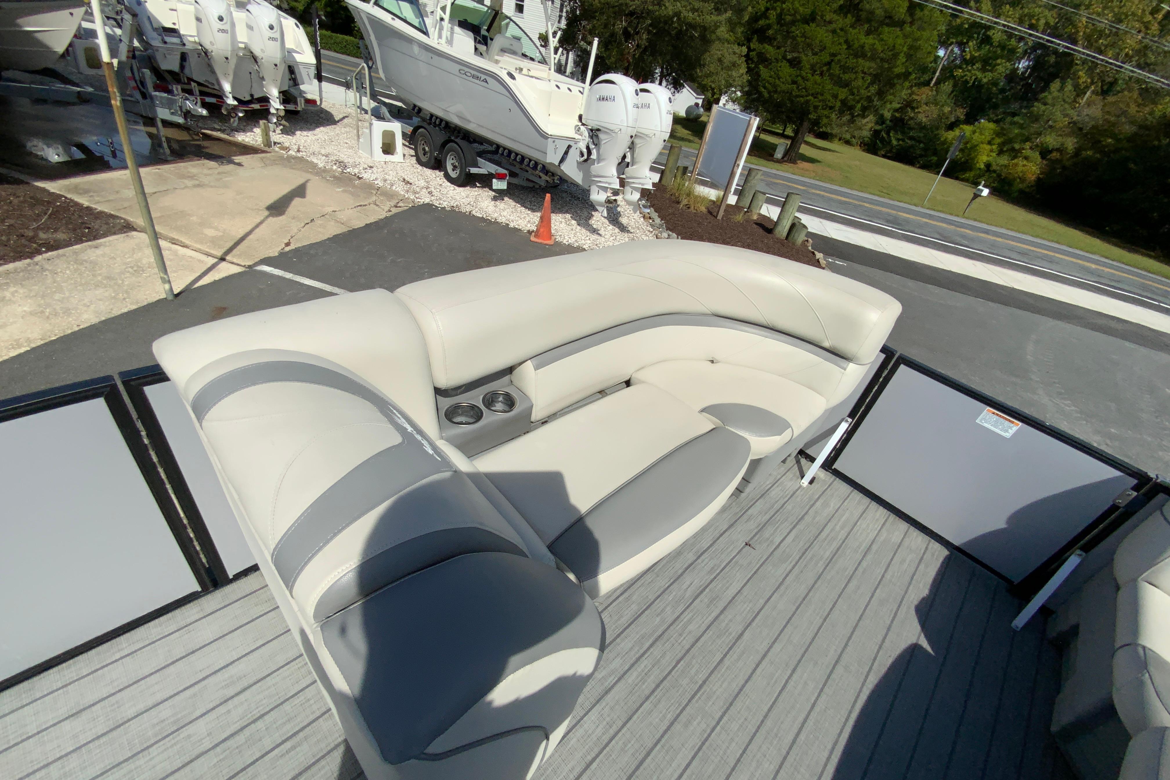 2019 Sunchaser Geneva Cruise 24 LR DH Sport-18