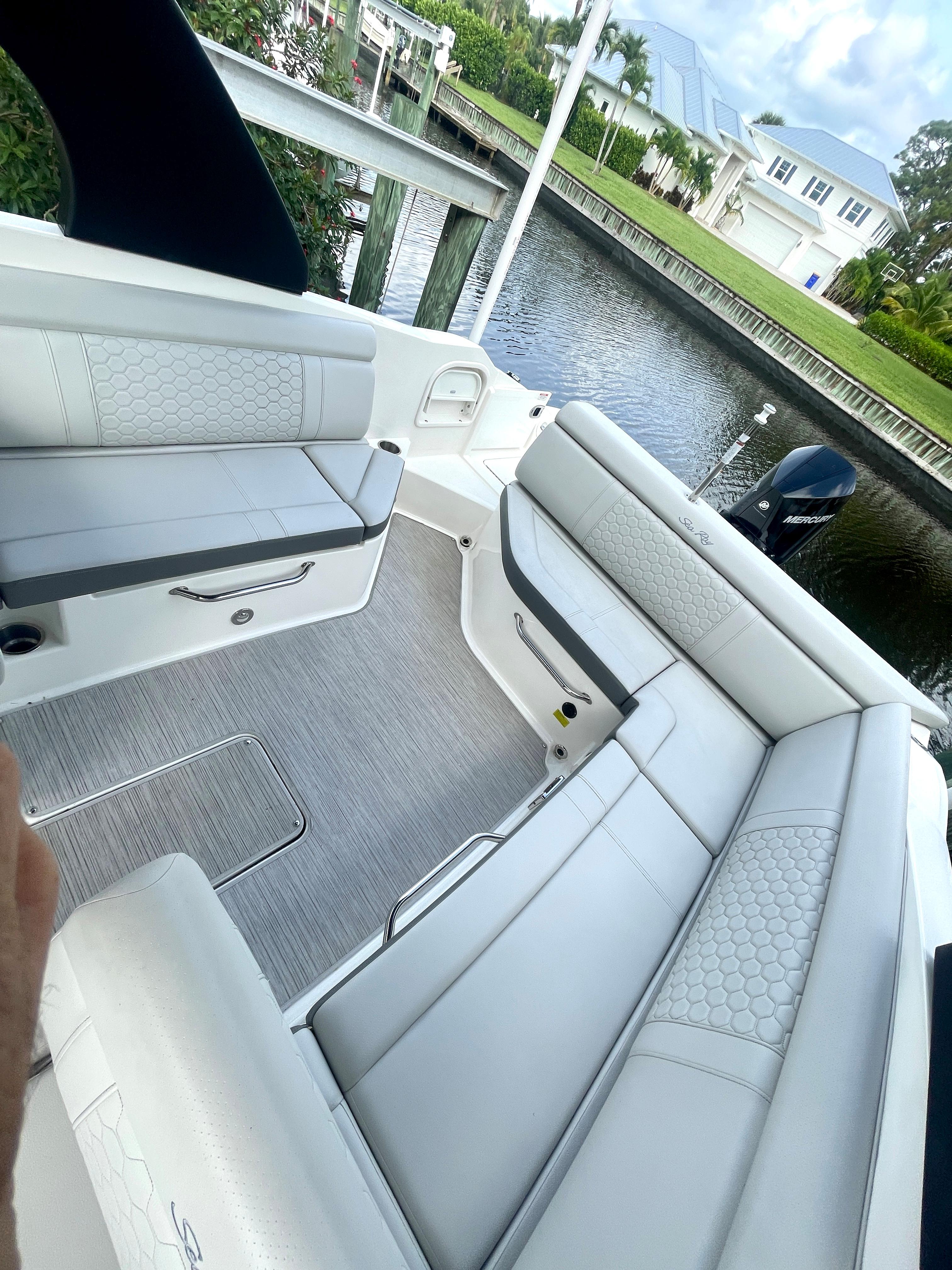 2021 Sea Ray SDX 270 - Stern