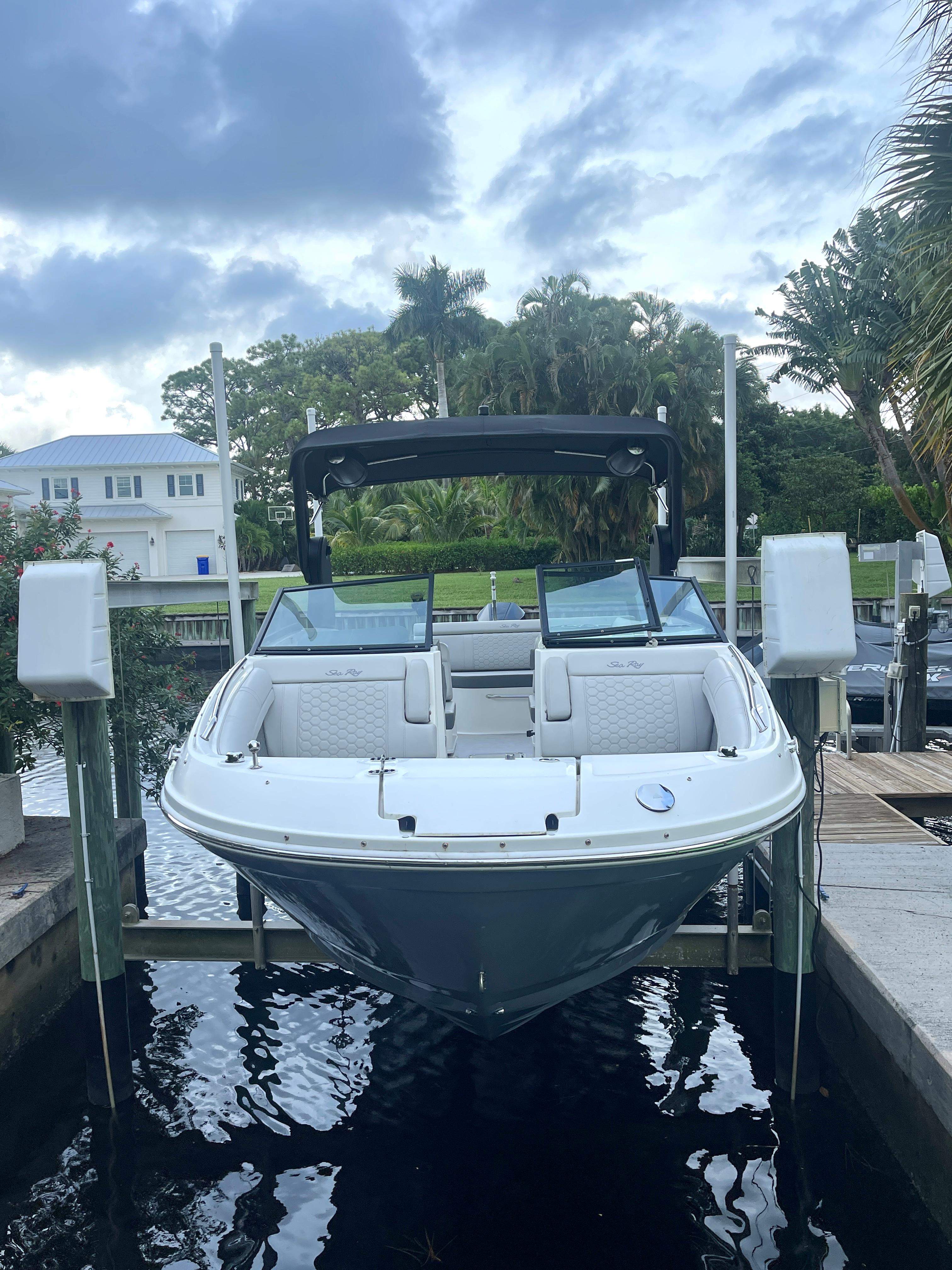 2021 Sea Ray SDX 270 - Bow