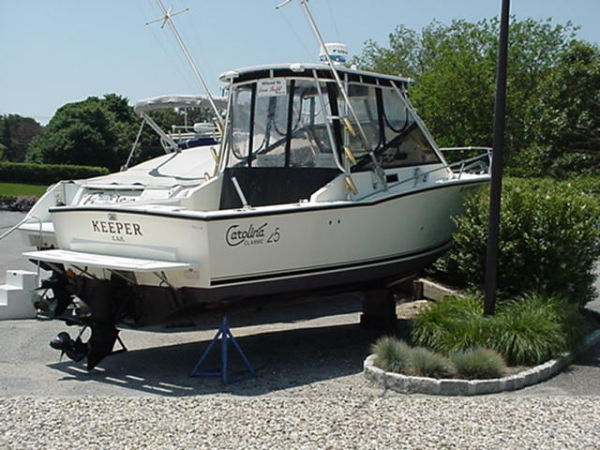 2001 Carolina Classic 25 boat on display, parked on a stand outdoors.