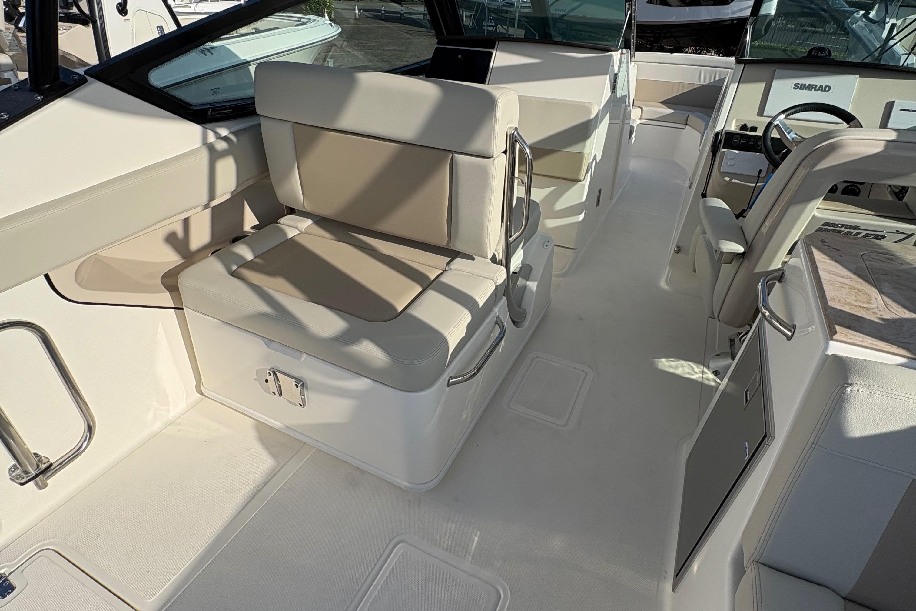 2025 Boston Whaler 280 Vantage #BW0464B inventory image at Sun Country Marine Group, Newport Beach 2025 Boston Whaler 280 Vantage #BW0464B inventory image at Sun Country Marine Group, Newport Beach
