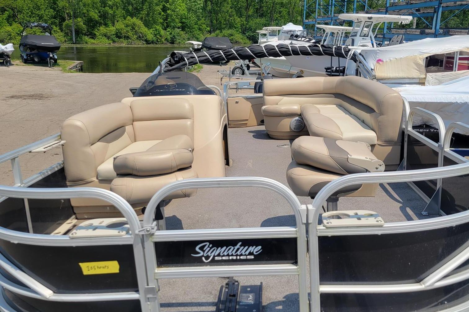 2016 Sun Tracker Fishin’ Barge 20 DLX Gallery