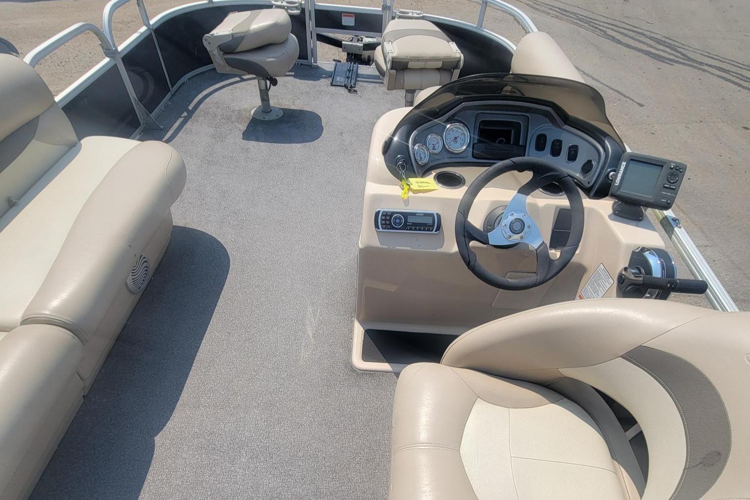 2016 Sun Tracker Fishin’ Barge 20 DLX Gallery