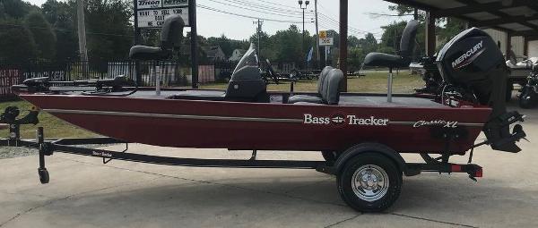 2022 Tracker Boats boat for sale, model of the boat is BASS TRACKER® Classic XL & Image # 1 of 13