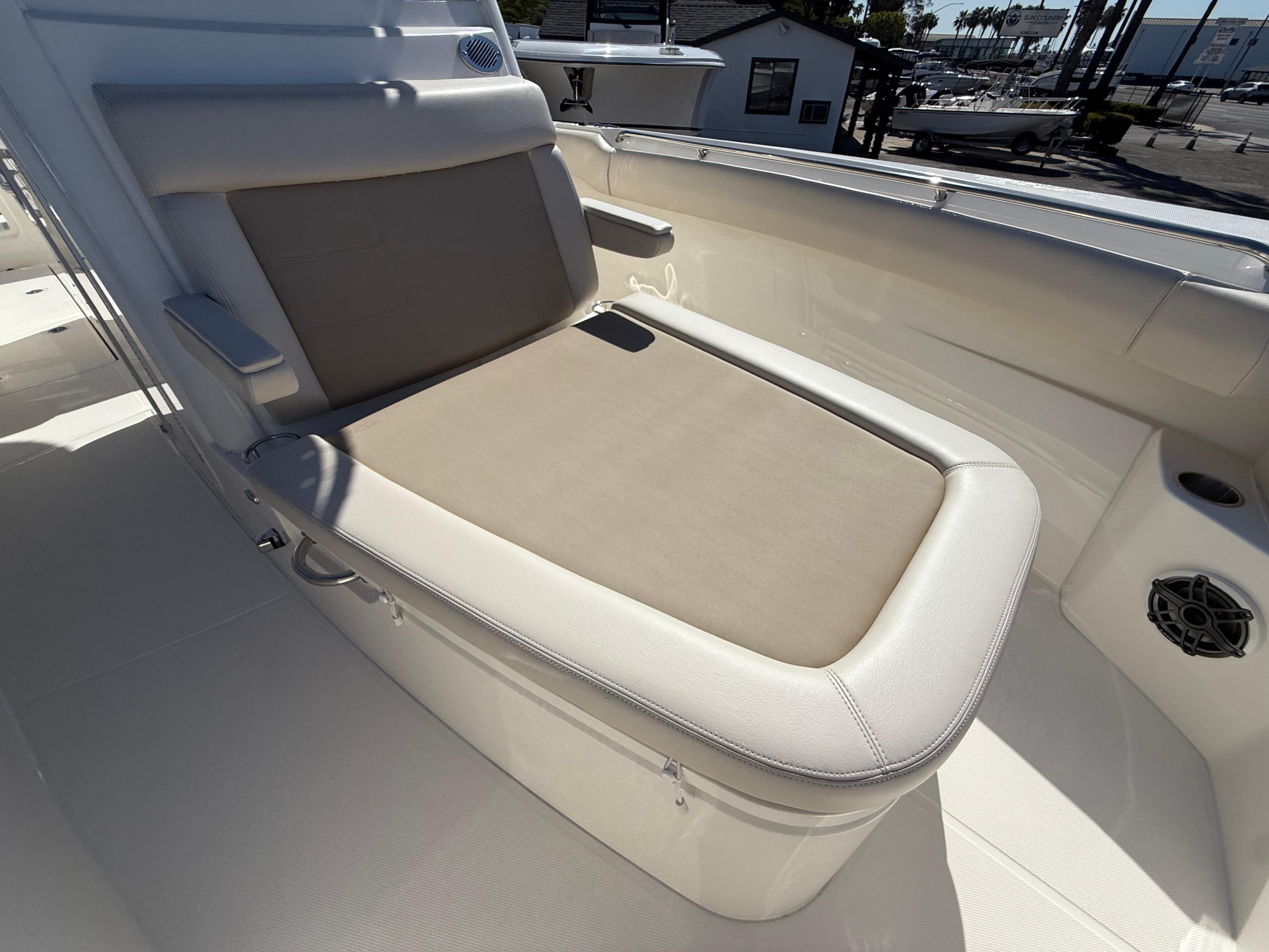 2025 Boston Whaler 280 Outrage #BW0782K inventory image at Sun Country Marine Group, Newport Beach 2025 Boston Whaler 280 Outrage #BW0782K inventory image at Sun Country Marine Group, Newport Beach