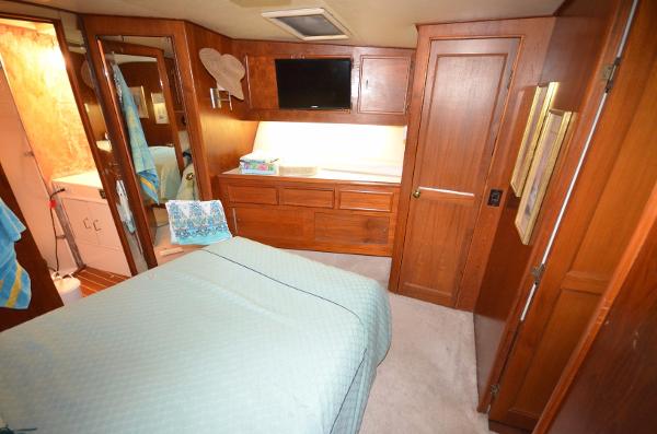 55' Ocean Yachts, Listing Number 100790355, - Photo No. 9