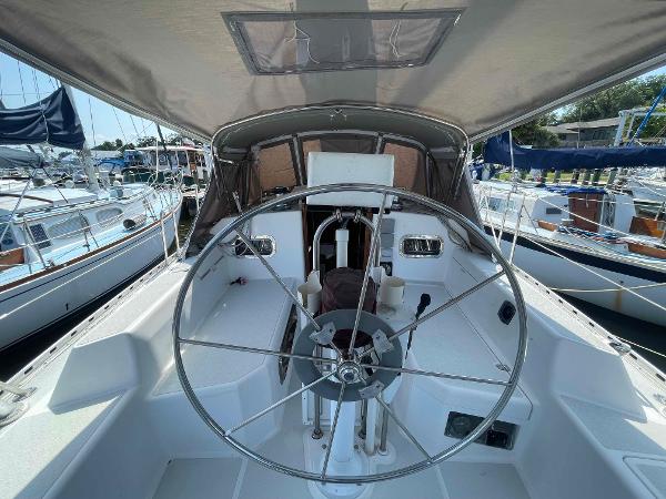 35' Freedom, Listing Number 100916240, Image No. 3