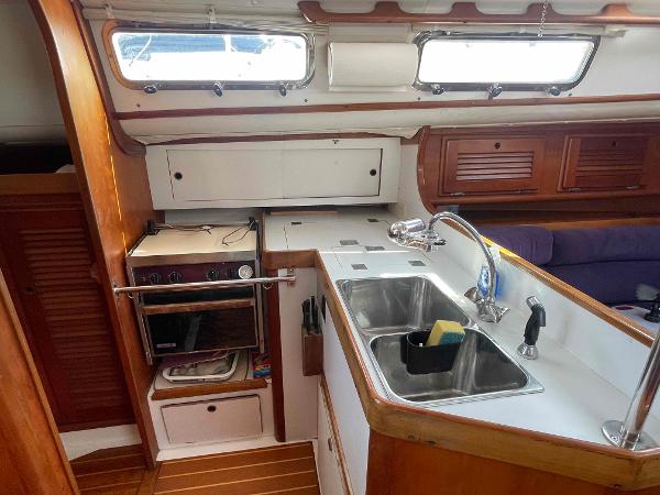 35' Freedom, Listing Number 100916240, - Photo No. 5