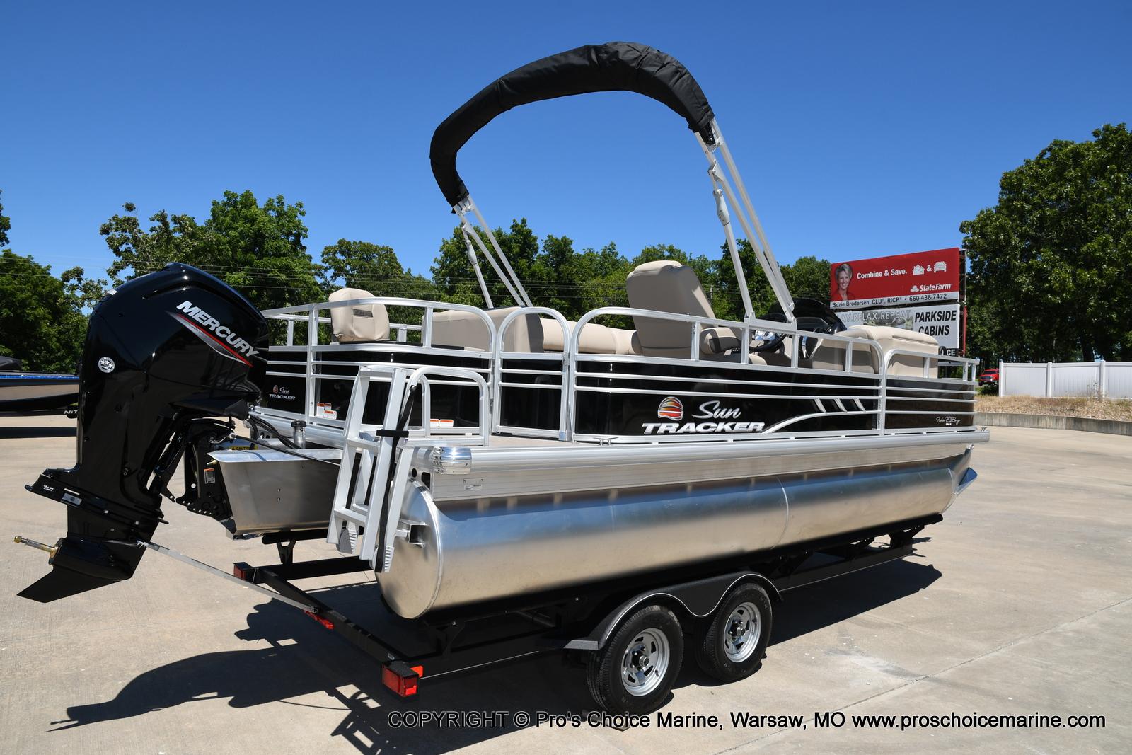 2021 Sun Tracker boat for sale, model of the boat is Fishin' Barge 20 DLX & Image # 17 of 50
