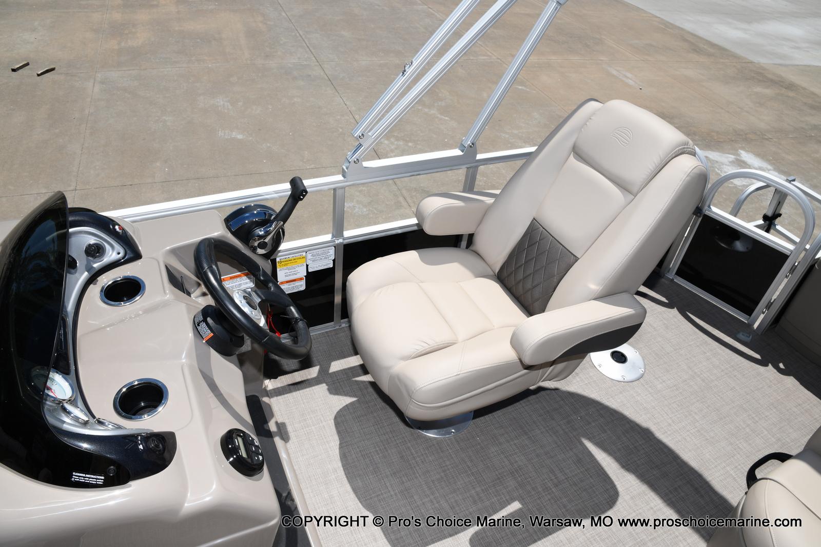 2021 Sun Tracker boat for sale, model of the boat is Fishin' Barge 20 DLX & Image # 39 of 50