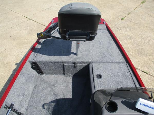 2022 Tracker Boats boat for sale, model of the boat is BASS TRACKER® Classic XL & Image # 2 of 12
