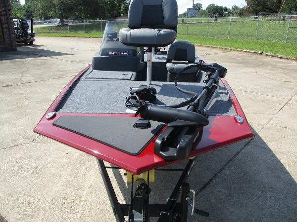 2022 Tracker Boats boat for sale, model of the boat is BASS TRACKER® Classic XL & Image # 9 of 12