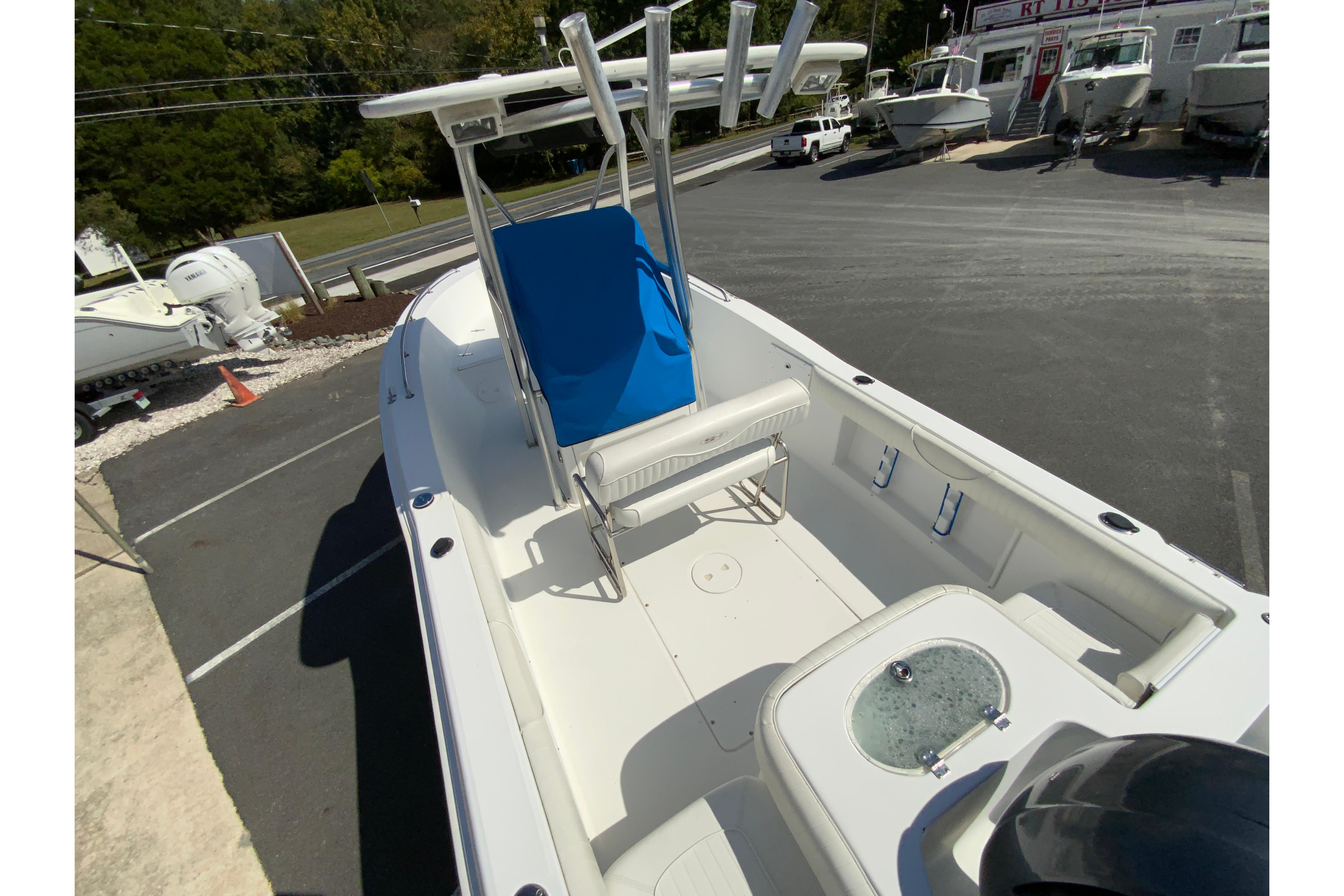 2008 Sea hunt Triton 220-11