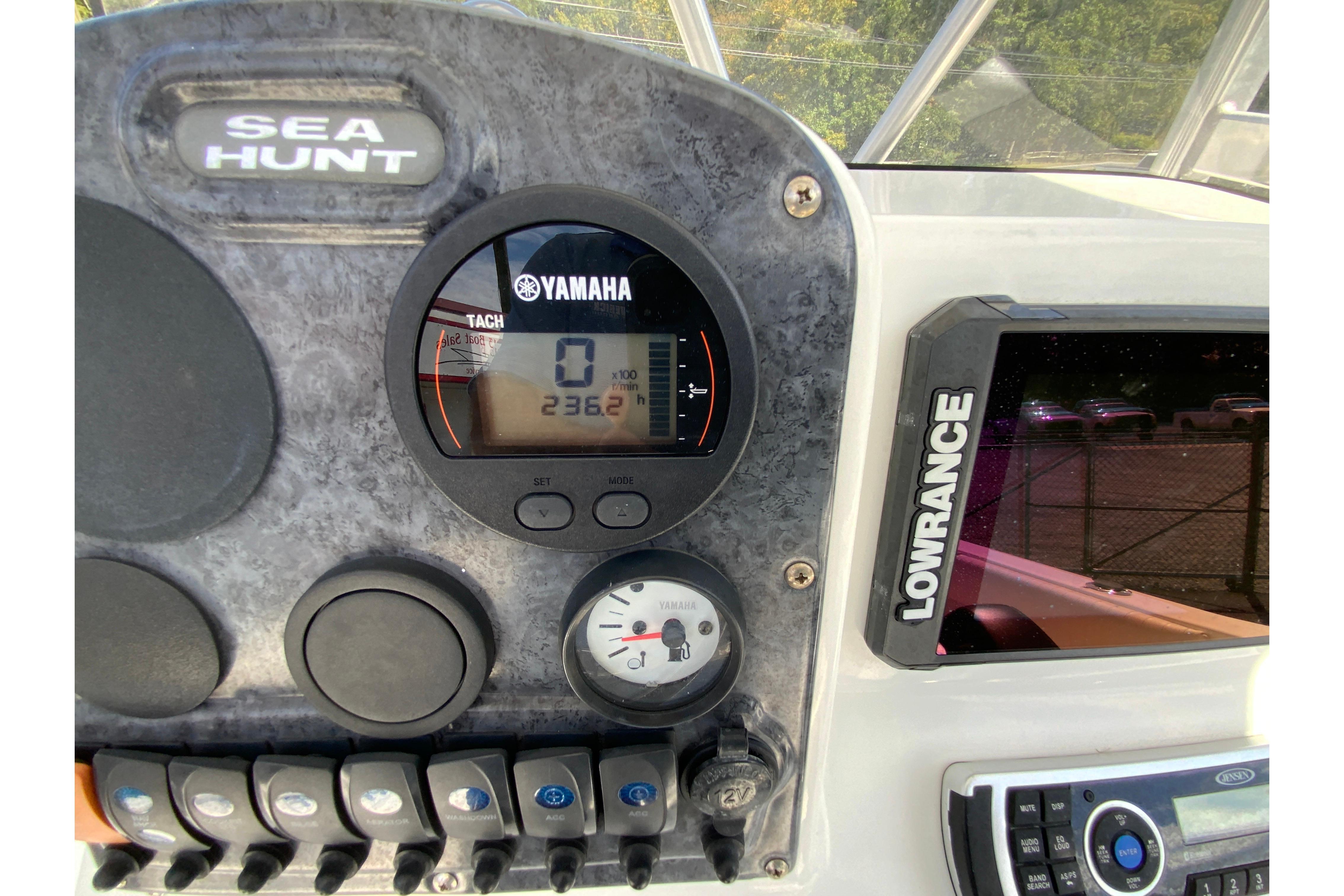 2008 Sea hunt Triton 220-15