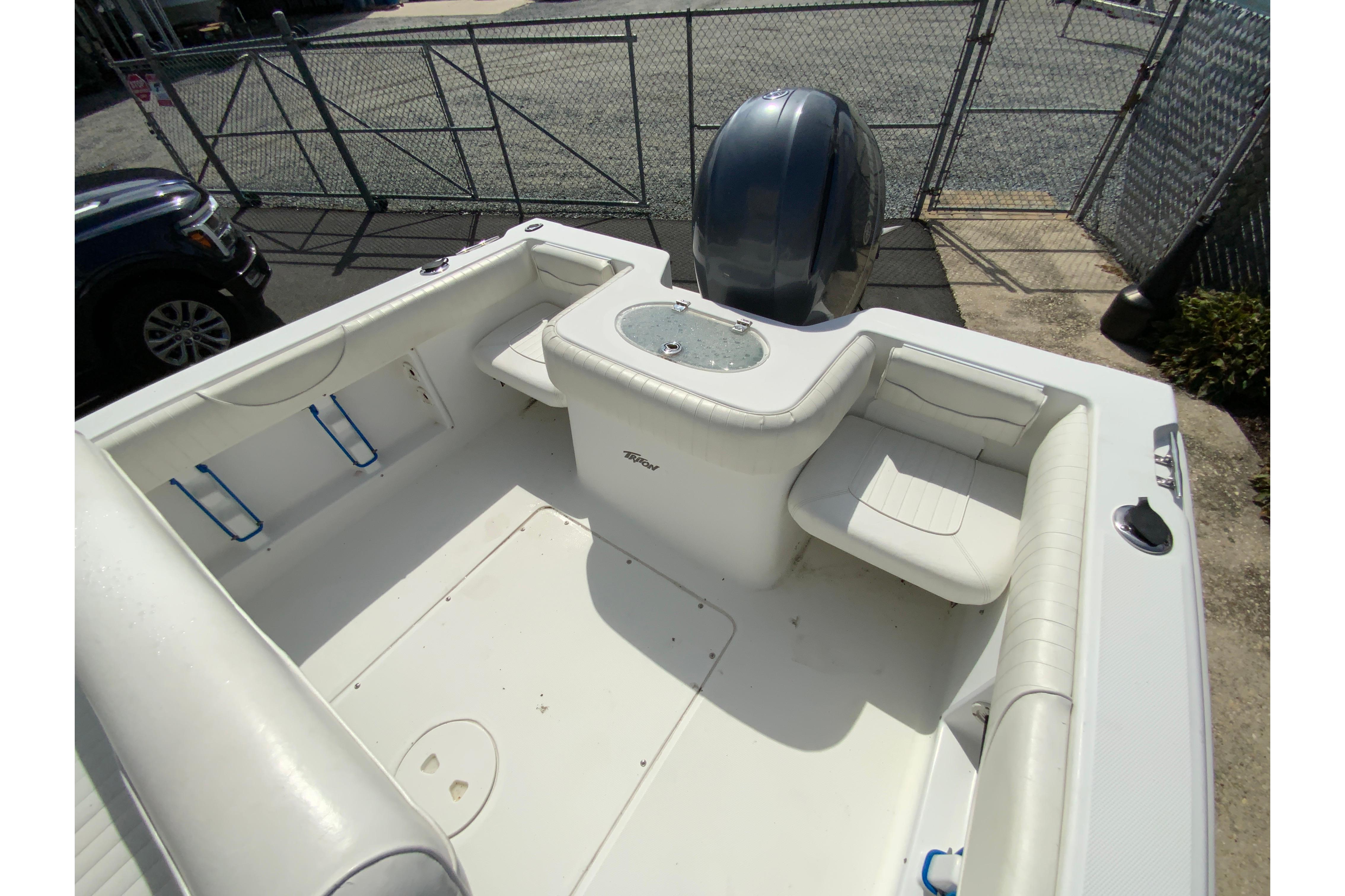 2008 Sea hunt Triton 220-17