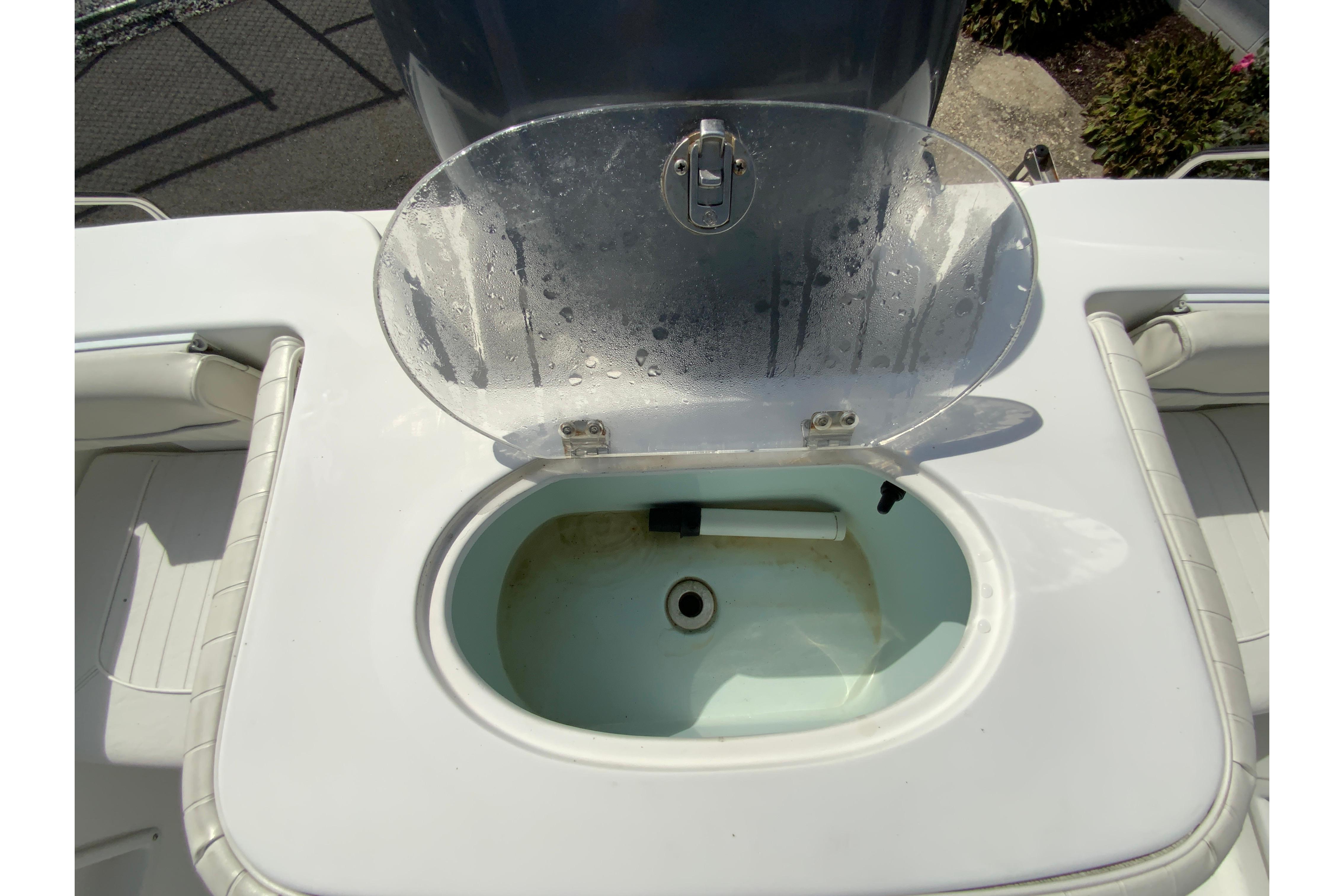 2008 Sea hunt Triton 220-18