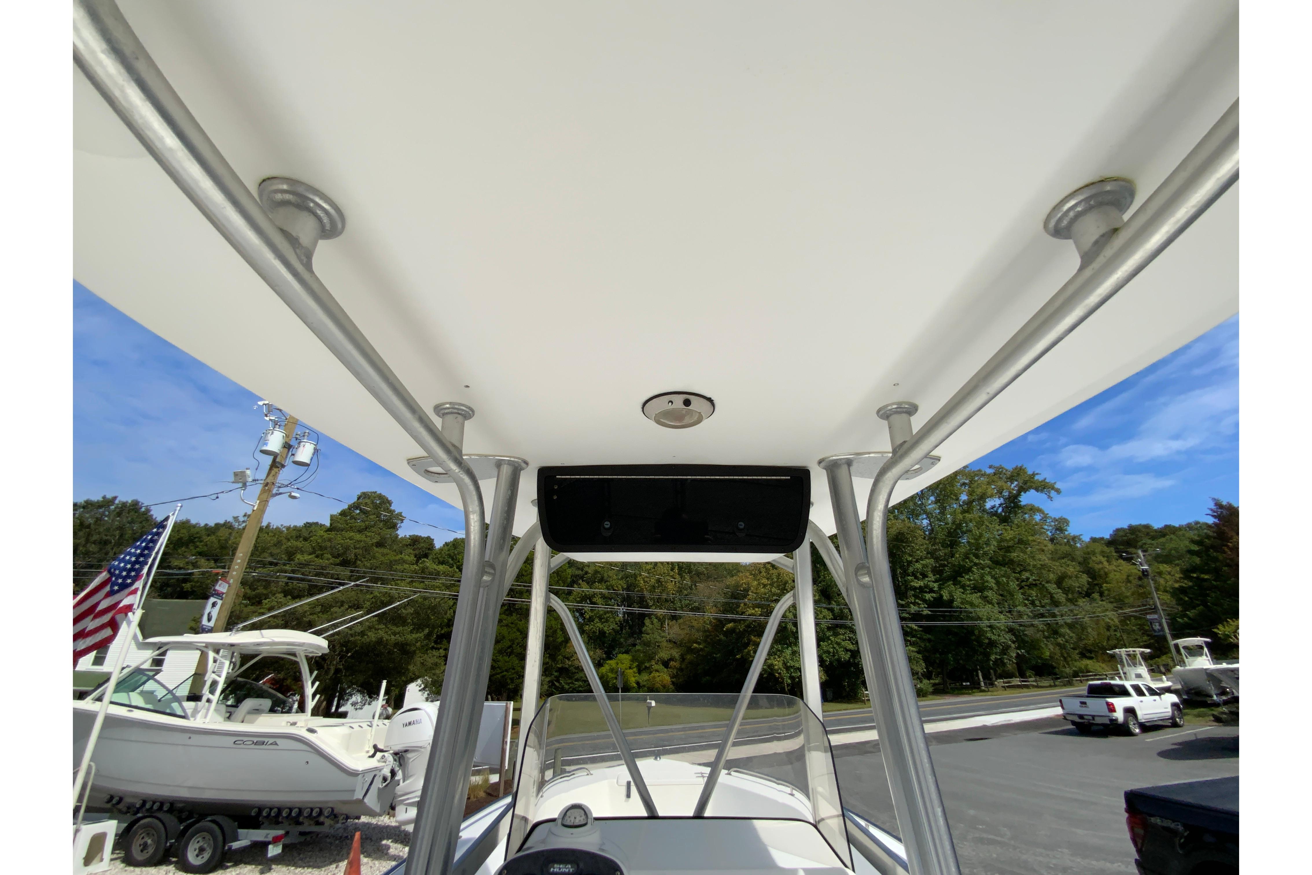 2008 Sea hunt Triton 220-20
