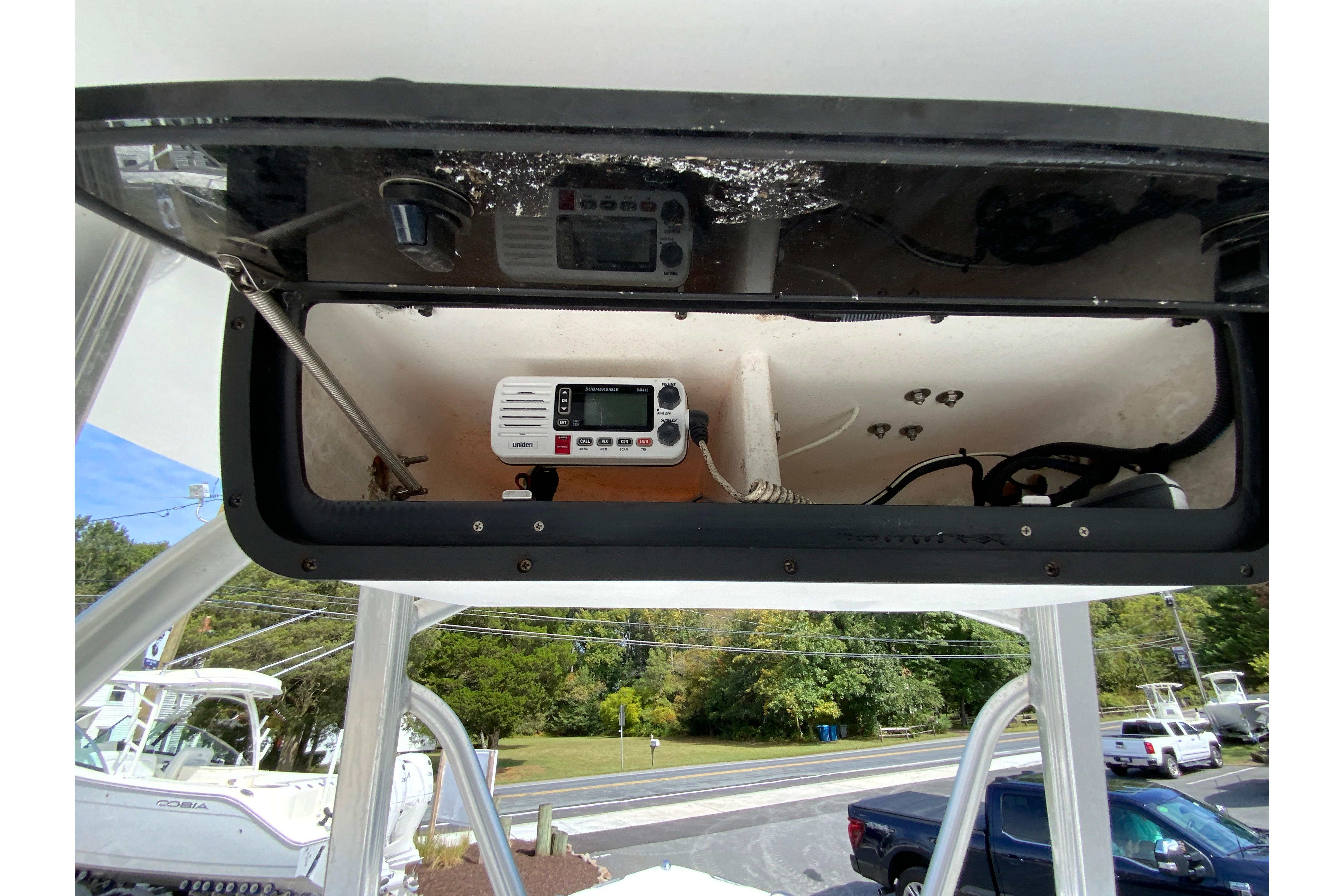 2008 Sea hunt Triton 220-21