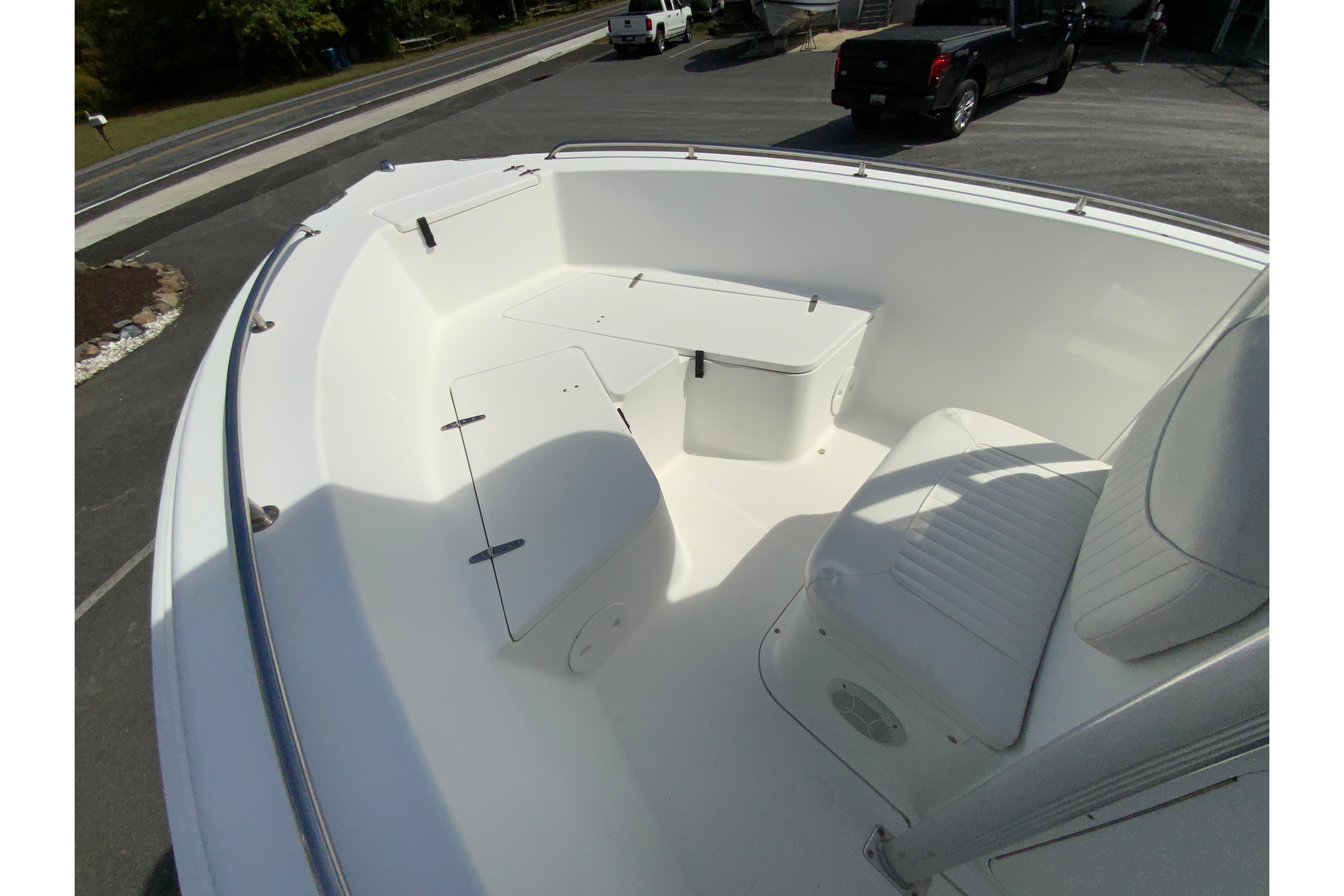 2008 Sea hunt Triton 220-22