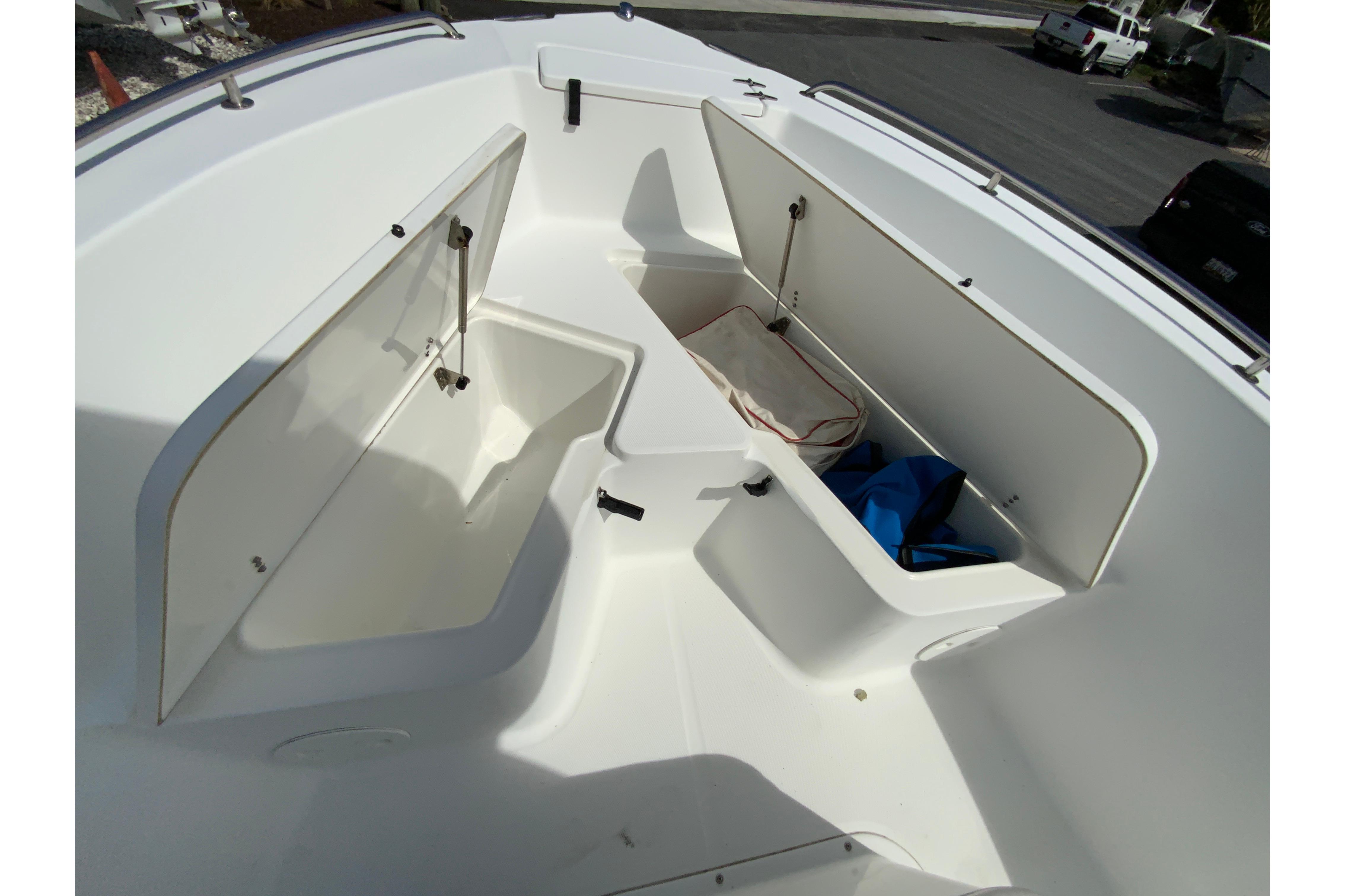 2008 Sea hunt Triton 220-23