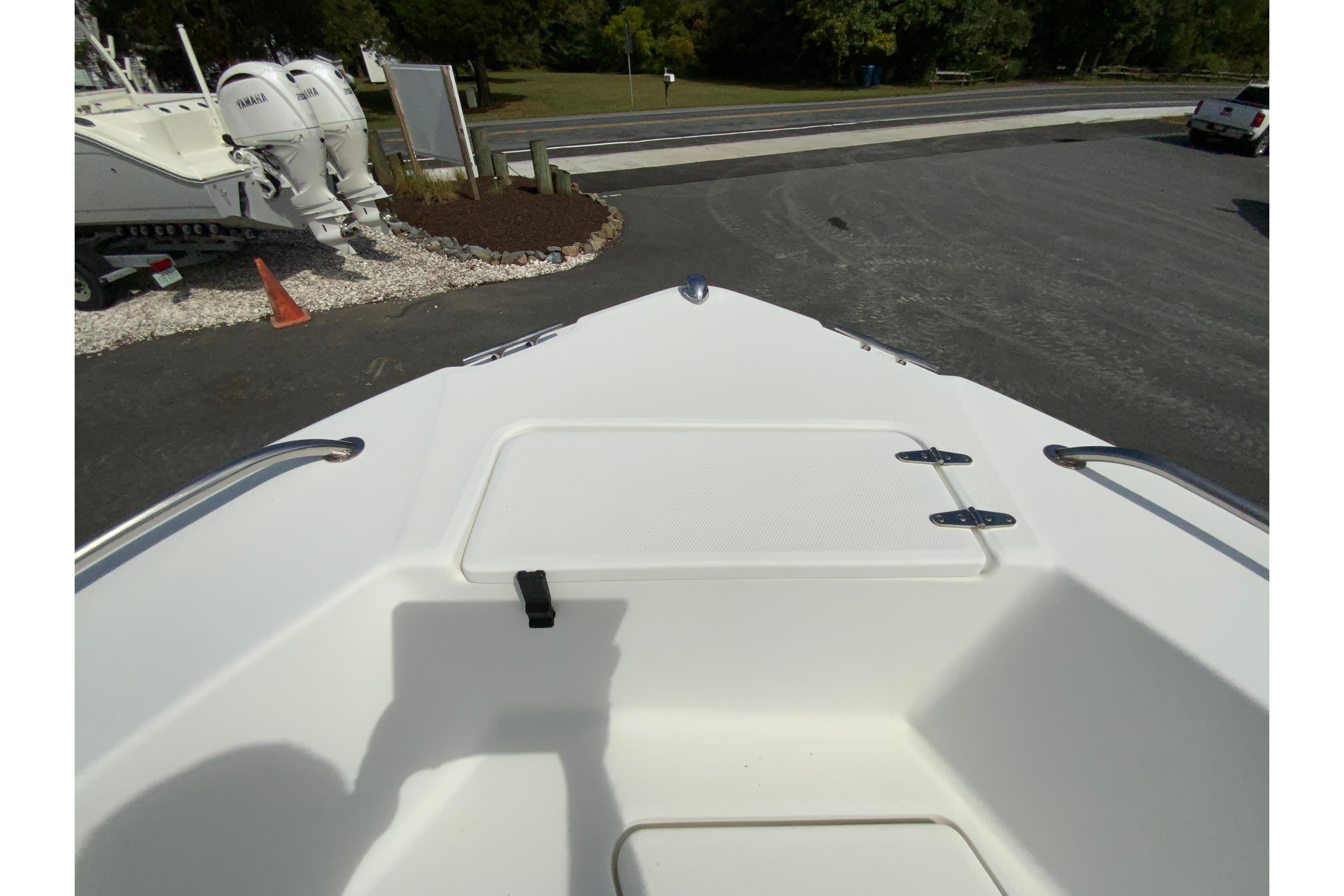 2008 Sea hunt Triton 220-24