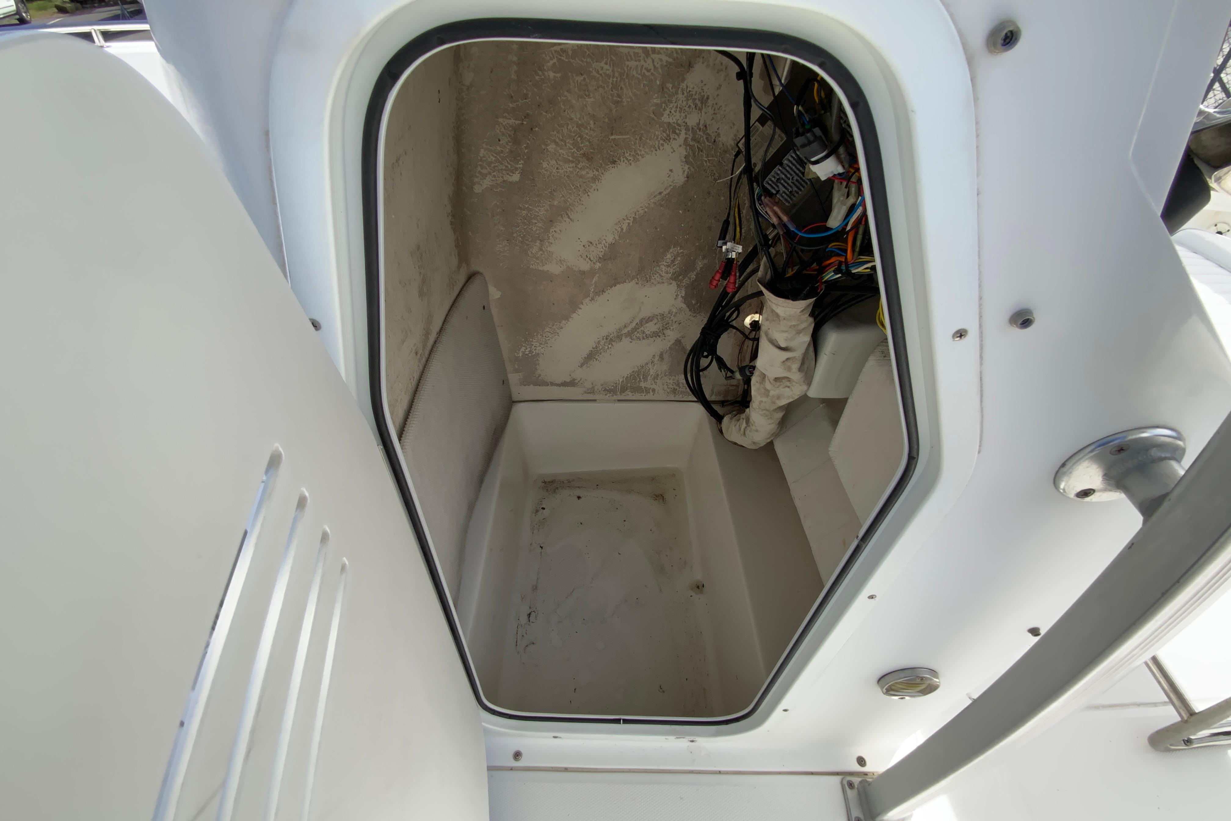 2008 Sea hunt Triton 220-28