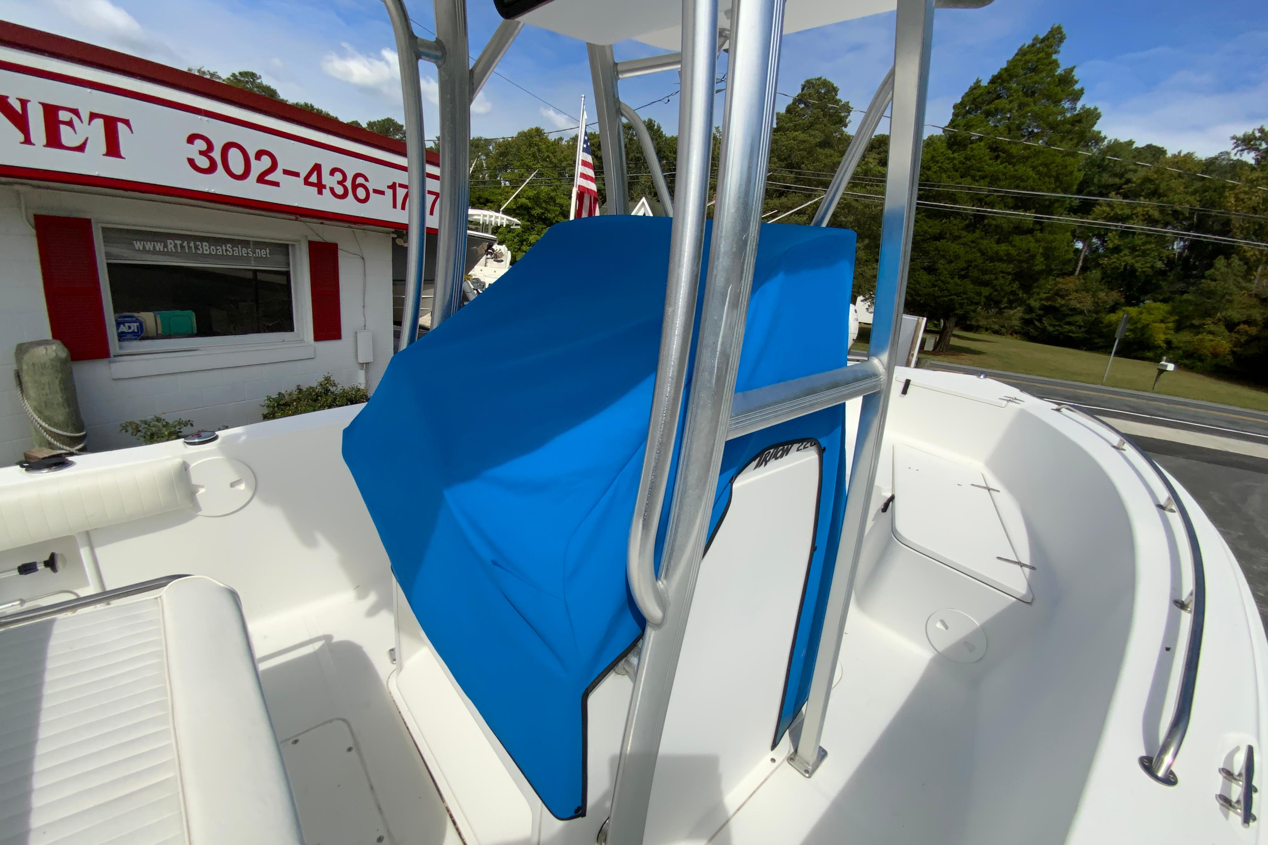 2008 Sea hunt Triton 220-32