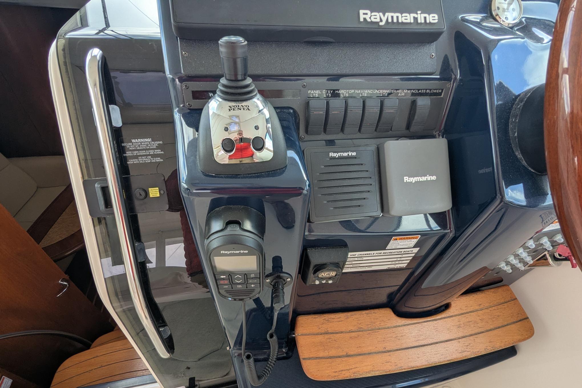 2008 Tiara Yachts 3500 Sovran-17