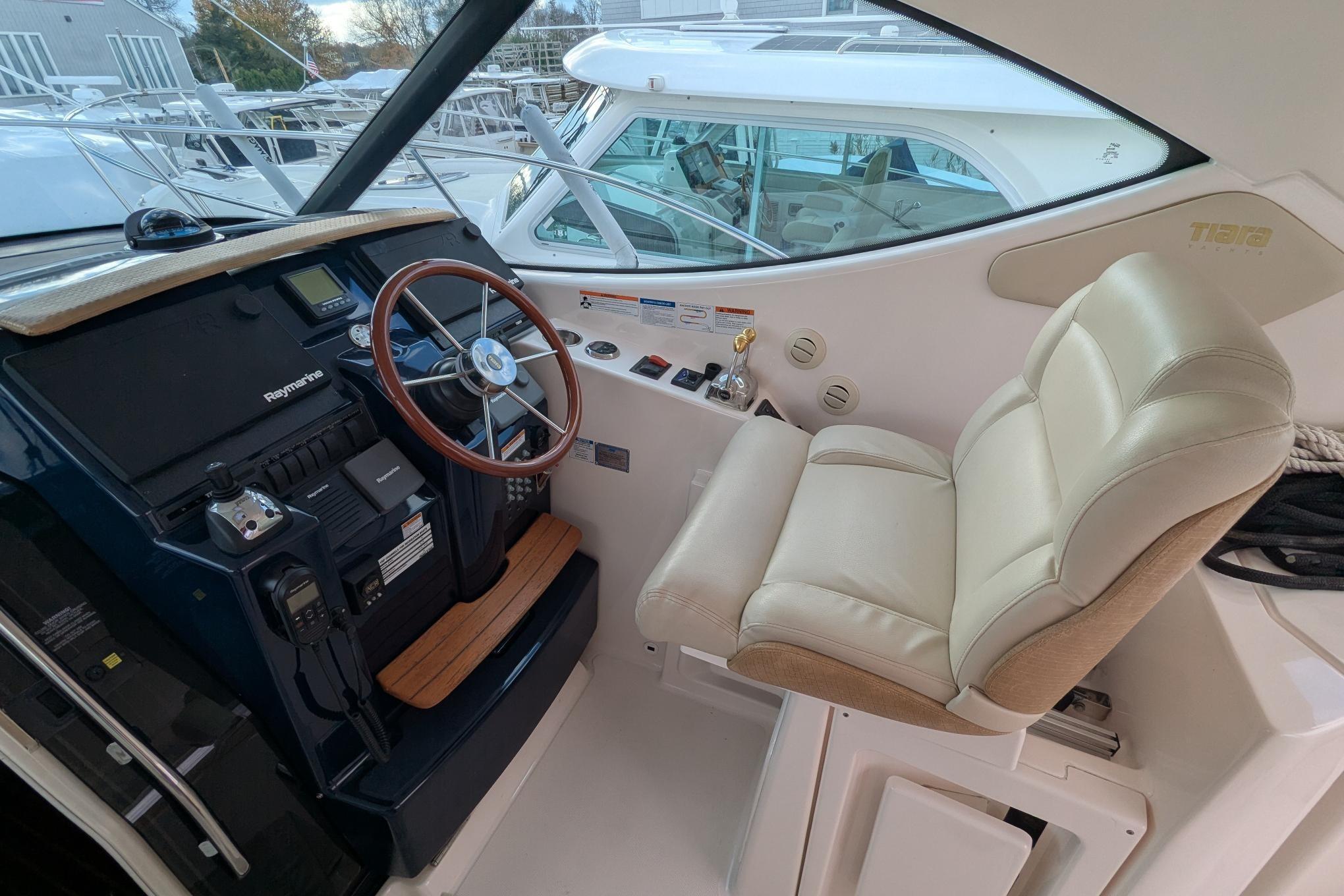 2008 Tiara Yachts 3500 Sovran-8