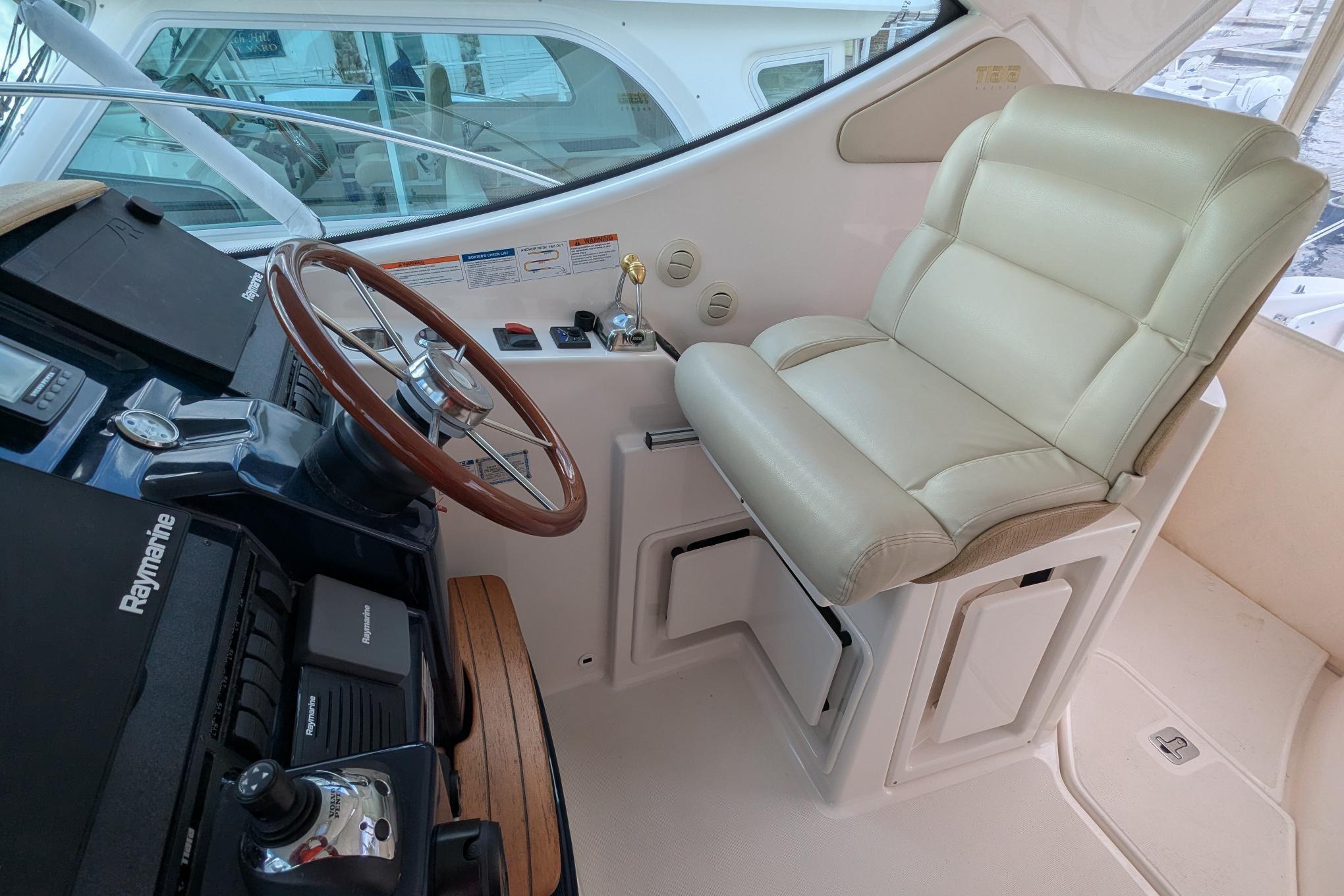 2008 Tiara Yachts 3500 Sovran-14