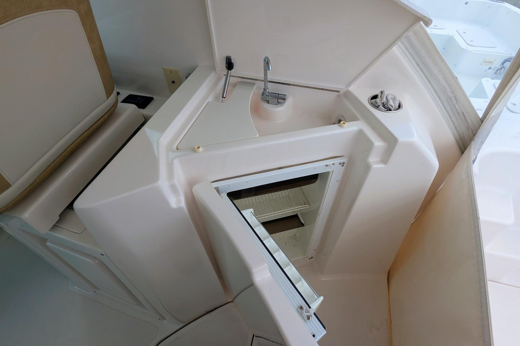 2008 Tiara Yachts 3500 Sovran-20