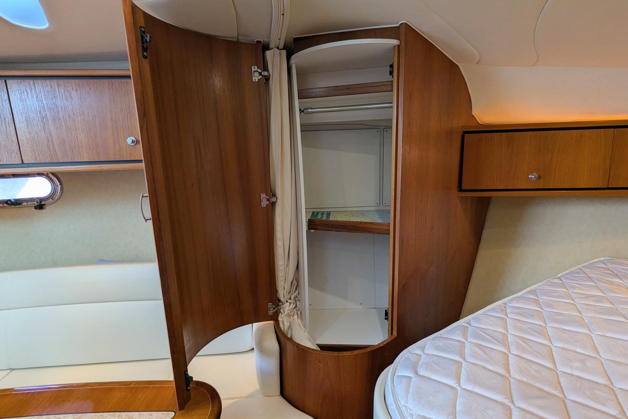 2008 Tiara Yachts 3500 Sovran-38