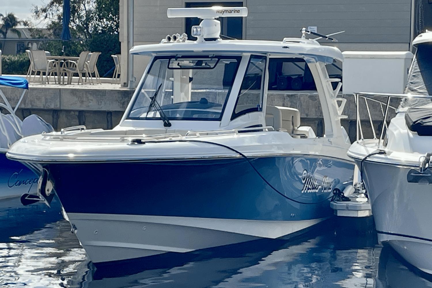 2021 Boston Whaler 350 realm