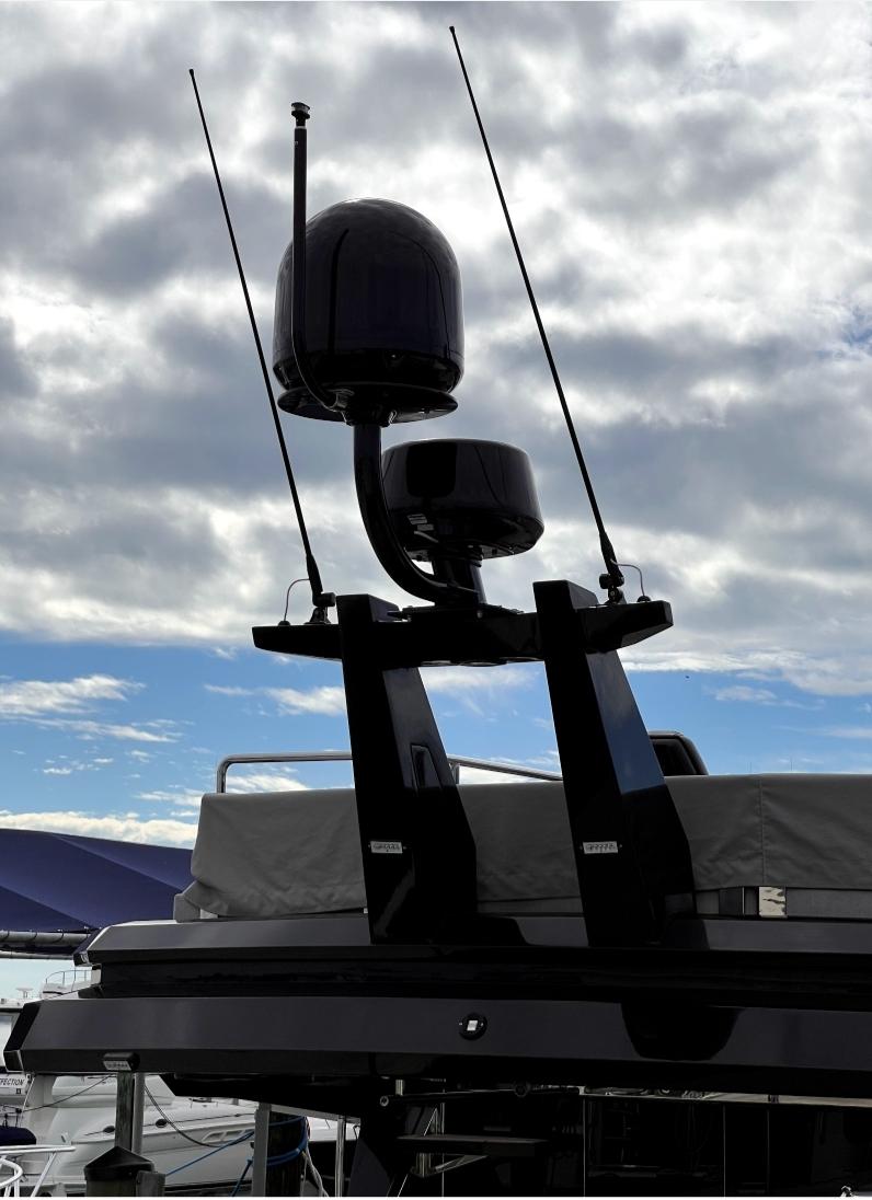 Okean 50X - Quixotic - Radar SAT-TV Mast