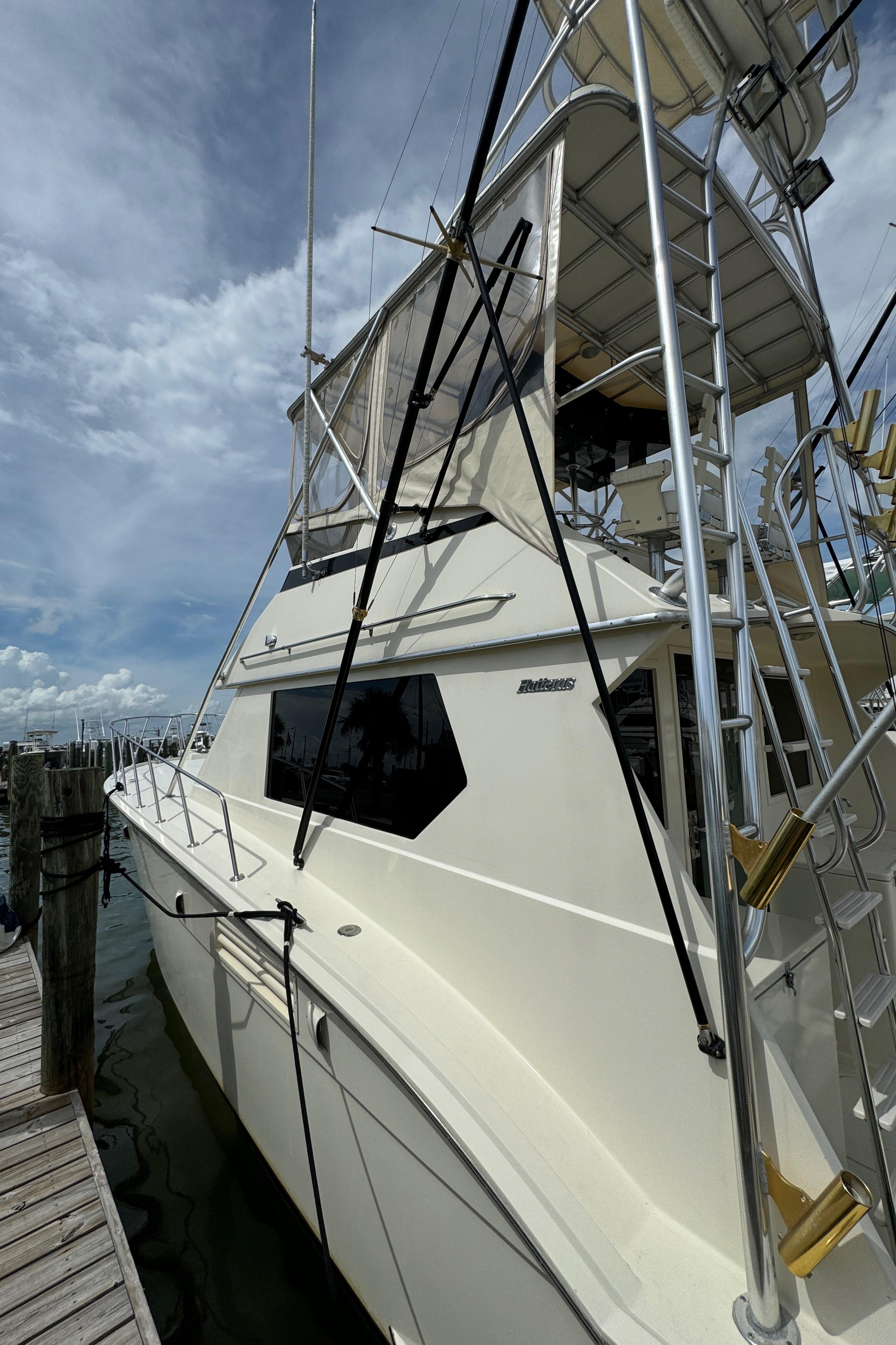 1981 Hatteras 43 Convertible