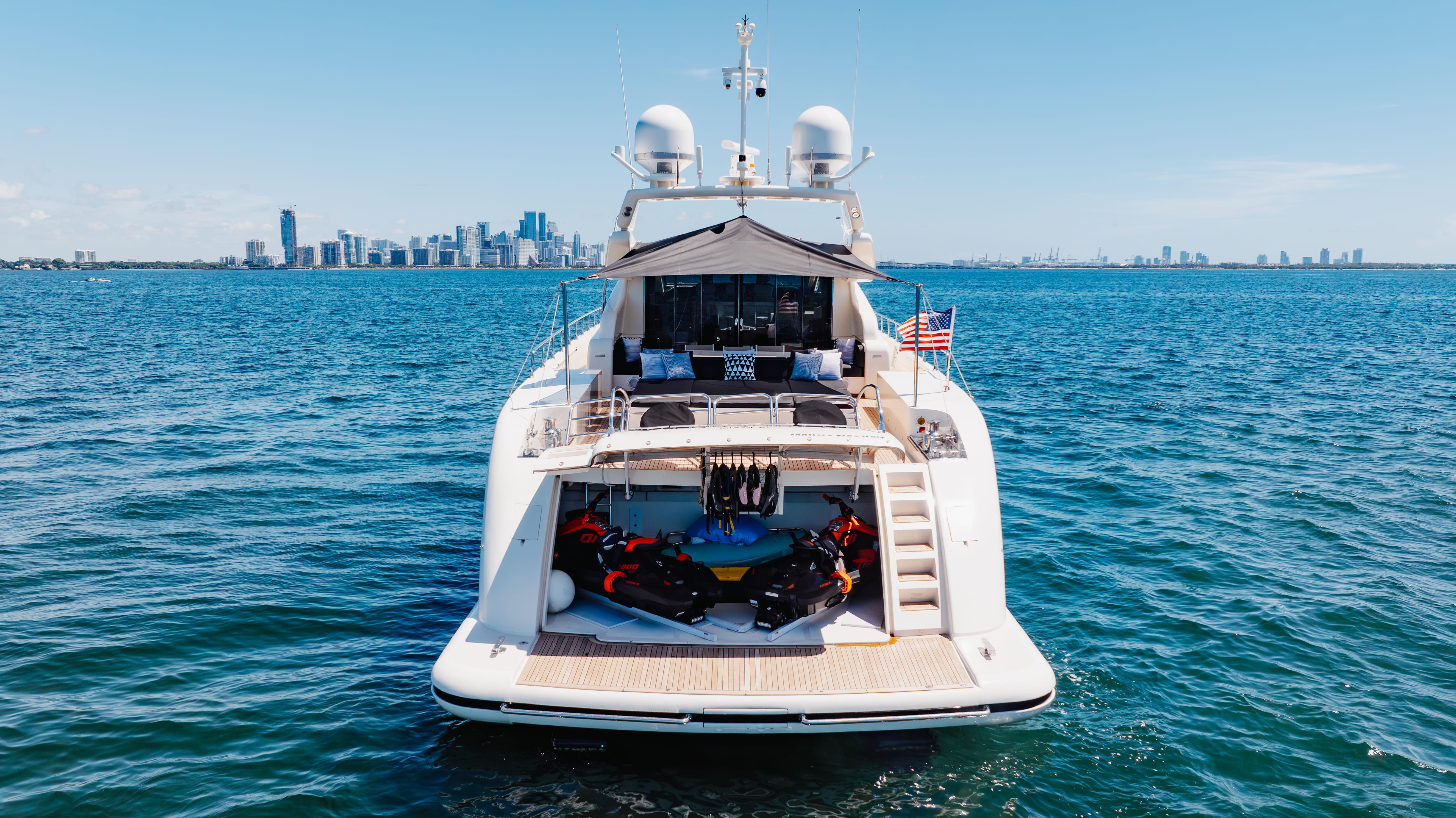 Leopard-Cantiere Navale Arno SpA 2007-VENTURE FL-US-Luxury Leopard yacht on open water, city skyline in background, 2007 model.-9232651 | Thumbnail
