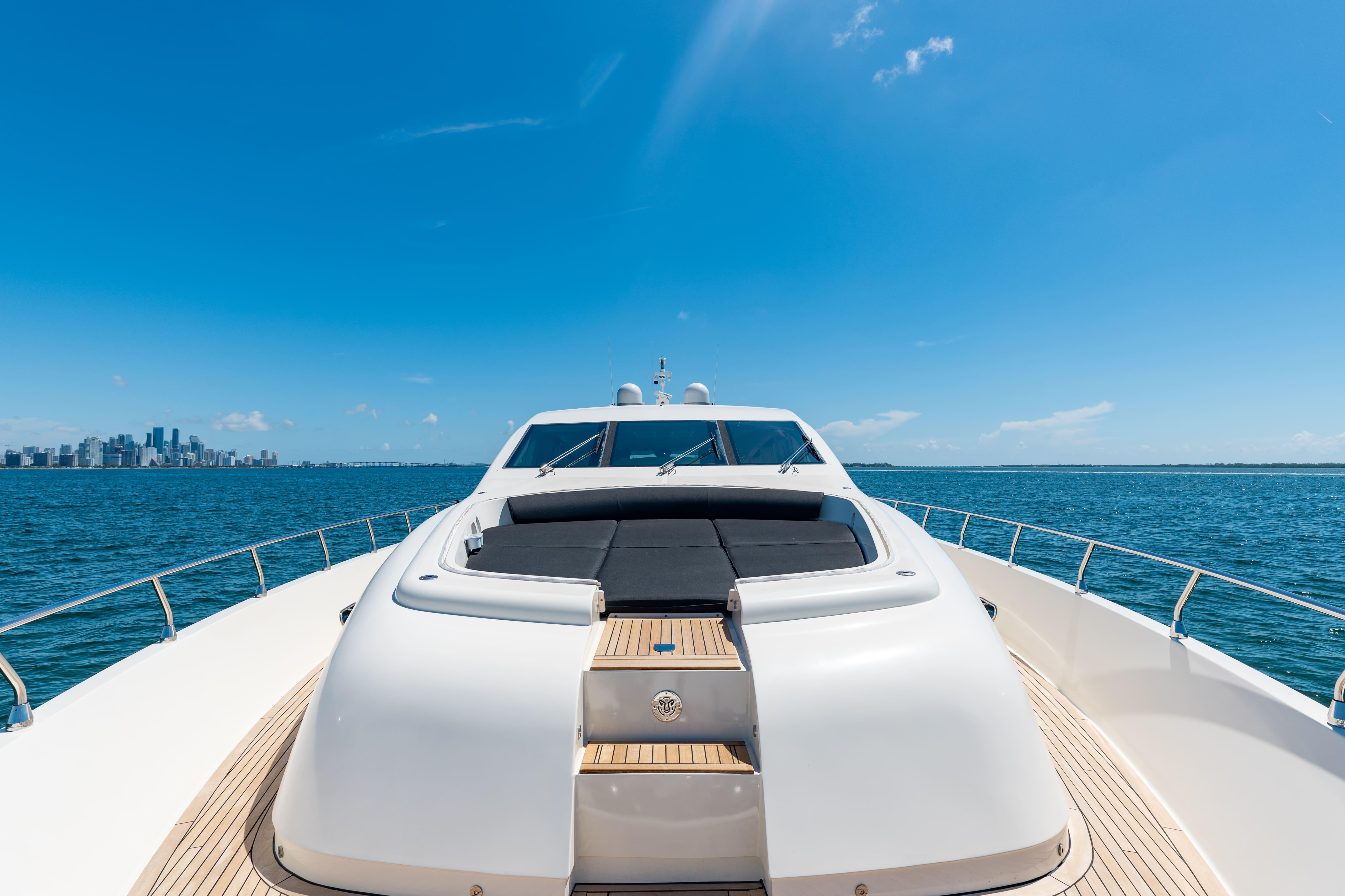 Leopard-Cantiere Navale Arno SpA 2007-VENTURE FL-US-Luxury Leopard yacht cruising on open sea, clear blue sky, city skyline in background.-9232651 | Thumbnail
