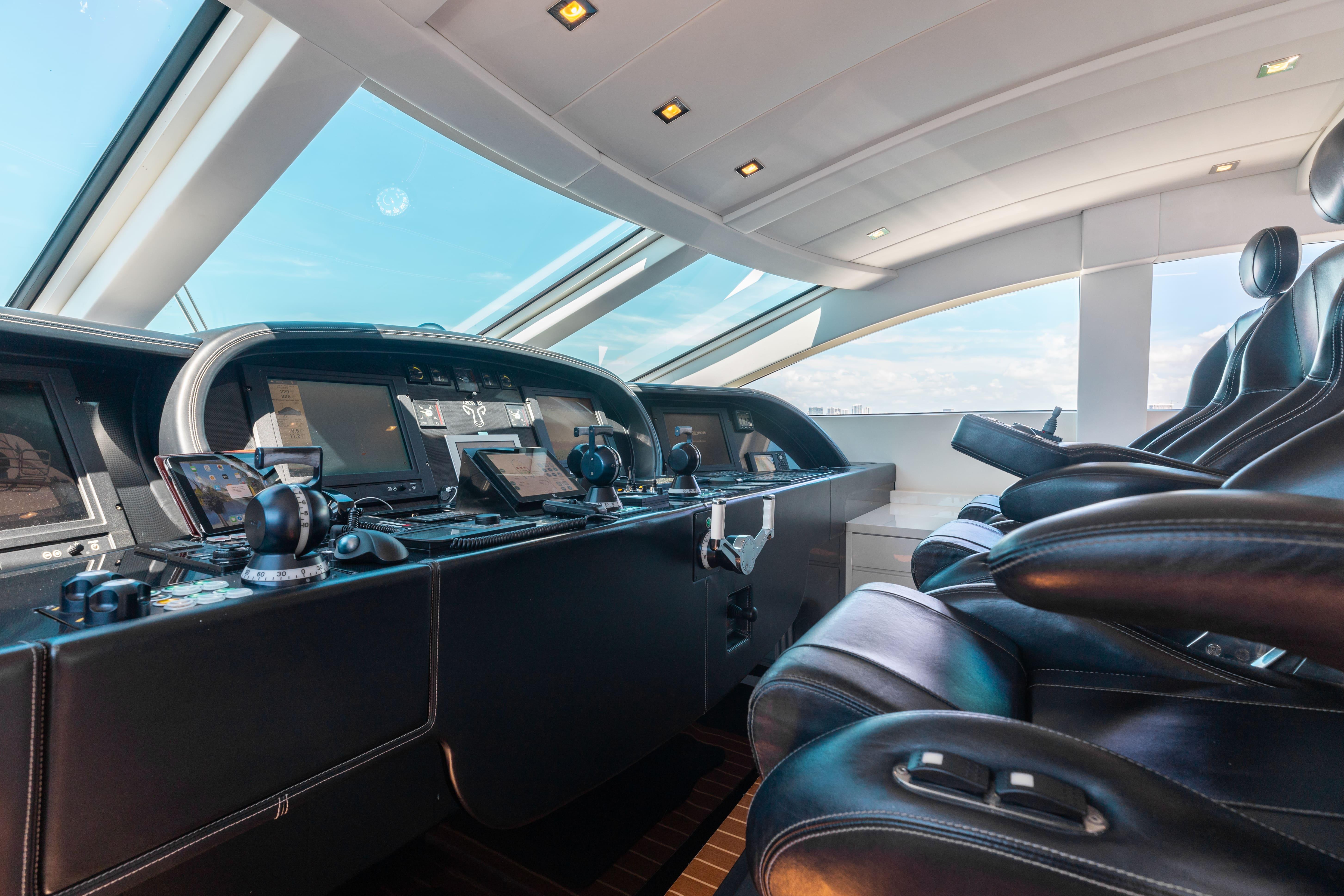 Leopard-Cantiere Navale Arno SpA 2007-VENTURE FL-US-Luxurious yacht cockpit interior of 2007 Leopard Cantiere Navale Arno SpA, featuring advanced navigation systems.-9232651 | Thumbnail