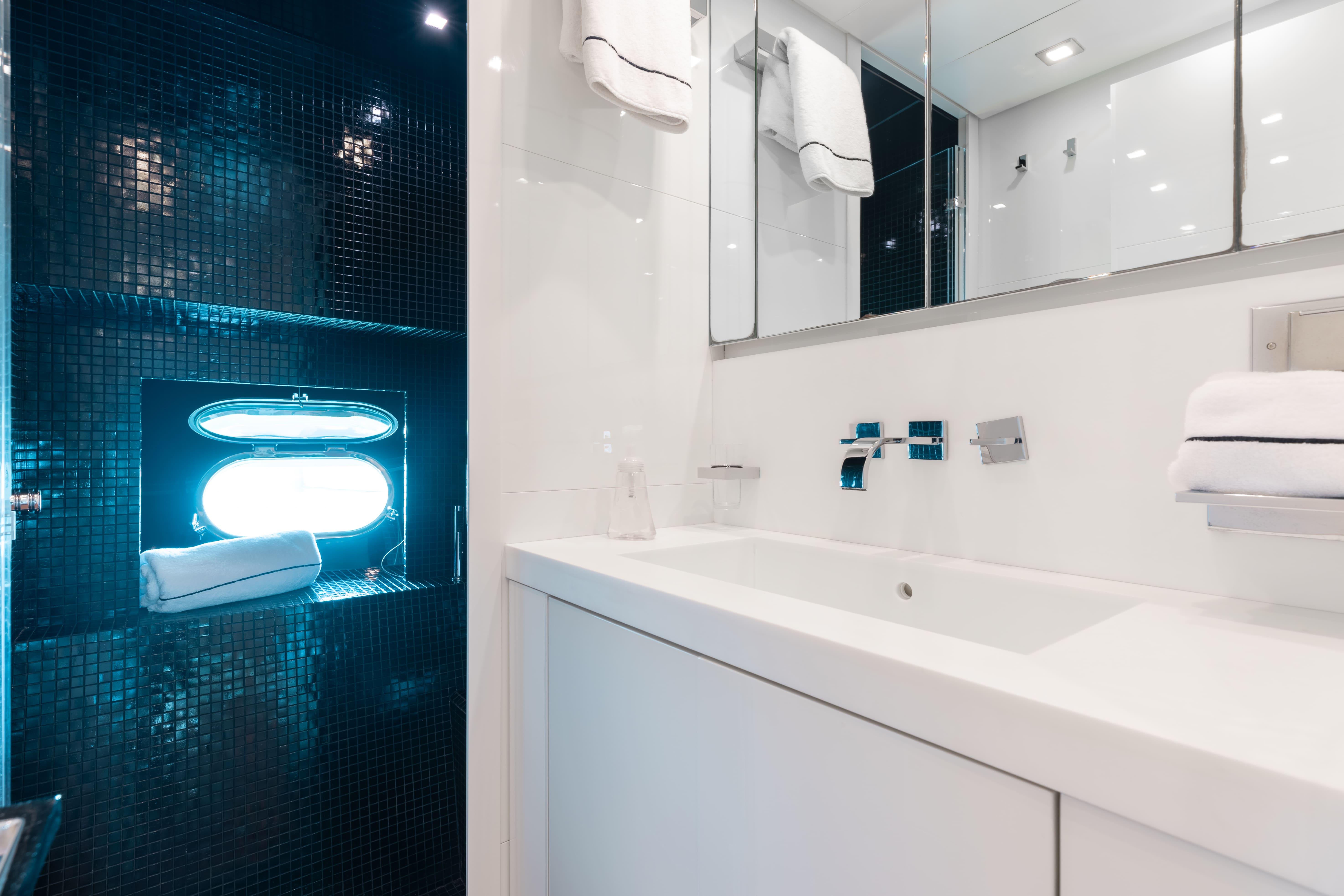 Leopard-Cantiere Navale Arno SpA 2007-VENTURE FL-US-Luxurious yacht bathroom with modern fixtures, sleek design, and ambient lighting, Leopard Cantiere Navale Arno SpA 2007.-9232651 | Thumbnail