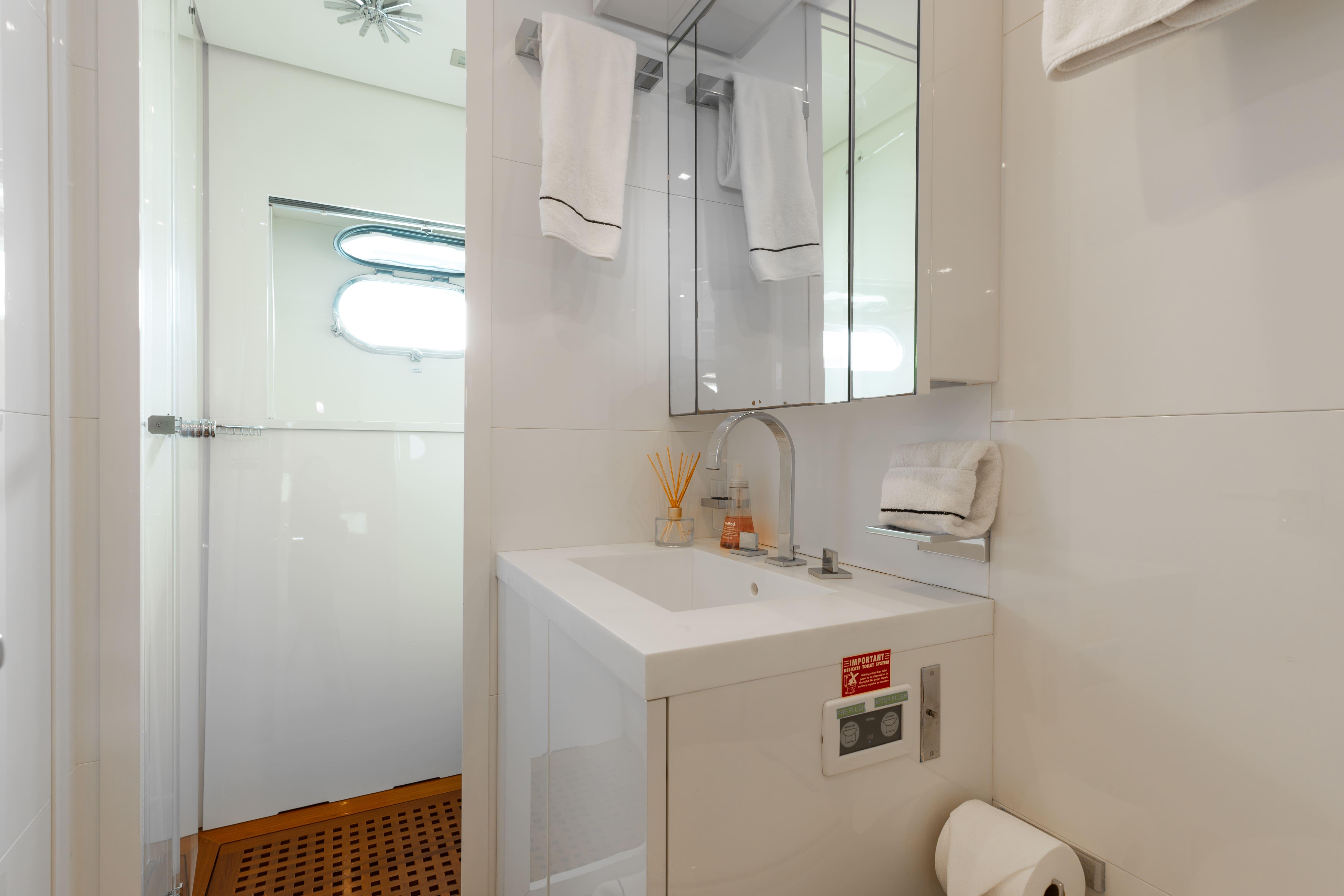 Leopard-Cantiere Navale Arno SpA 2007-VENTURE FL-US-Luxurious yacht bathroom with modern sink, mirror, and shower; Leopard Cantiere Navale Arno SpA, 2007.-9232651 | Thumbnail