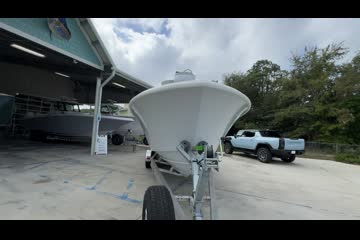 Front Runner 26 Center Console video