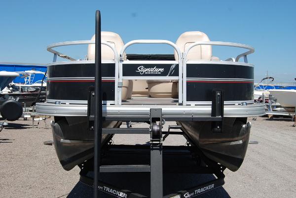 2015 Sun Tracker boat for sale, model of the boat is BB18DLX & Image # 3 of 3