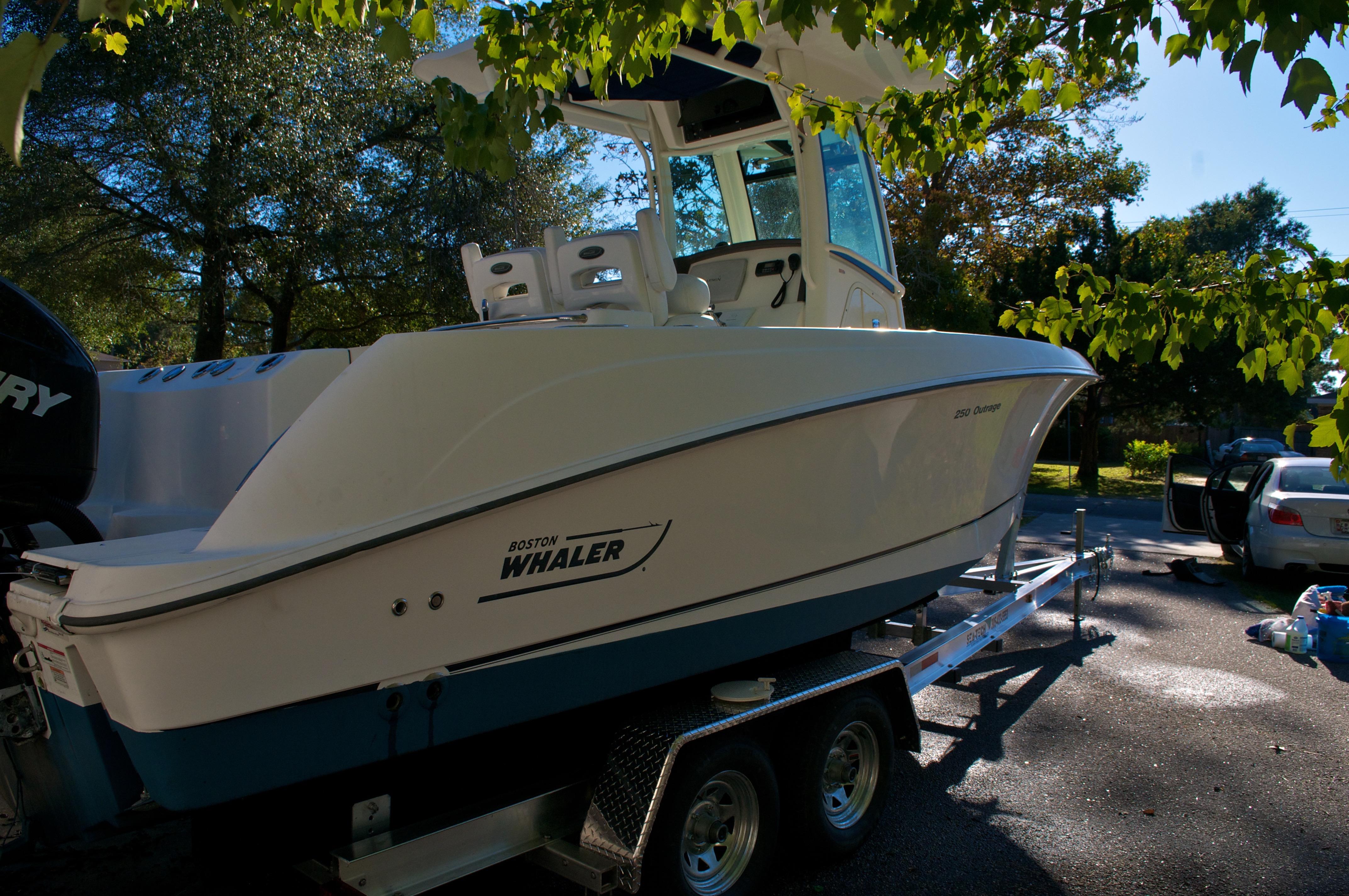 2009 Boston Whaler 250 Outrage