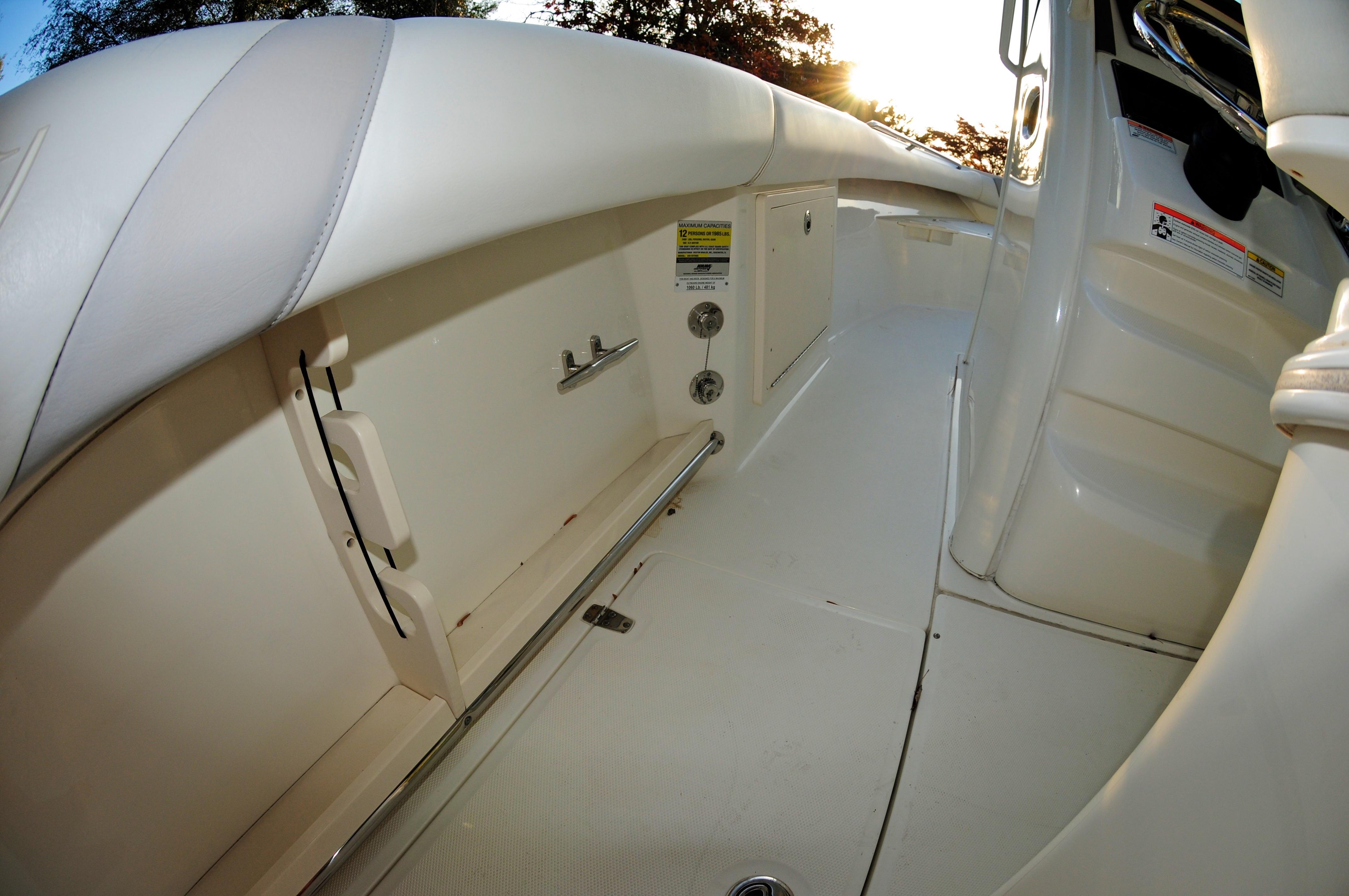 2009 Boston Whaler 250 Outrage