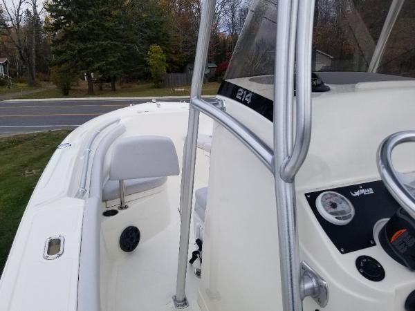 2021 Mako boat for sale, model of the boat is 214 CC & Image # 11 of 22