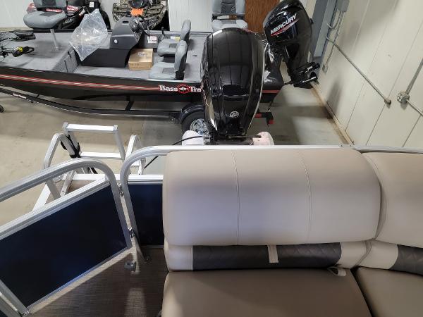 2021 Sun Tracker boat for sale, model of the boat is Party Barge 20 DLX & Image # 11 of 16