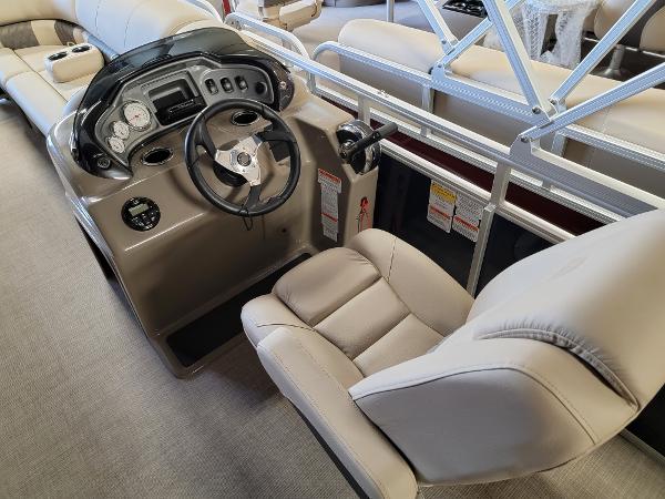 2021 Sun Tracker boat for sale, model of the boat is Party Barge 20 DLX & Image # 13 of 16